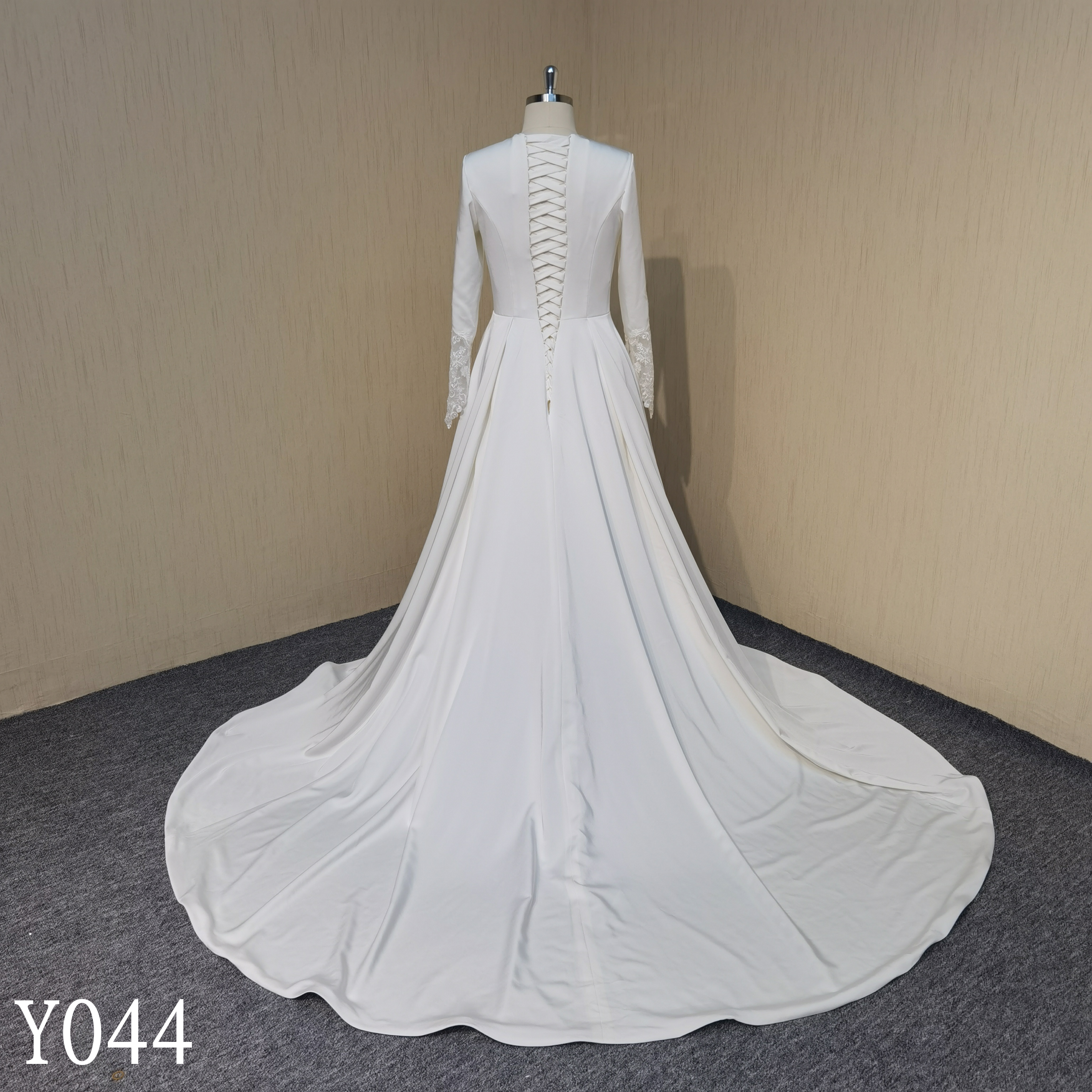 Y044 Lace Applique Round Neck Long Sleeve A-Line Wedding Dresses