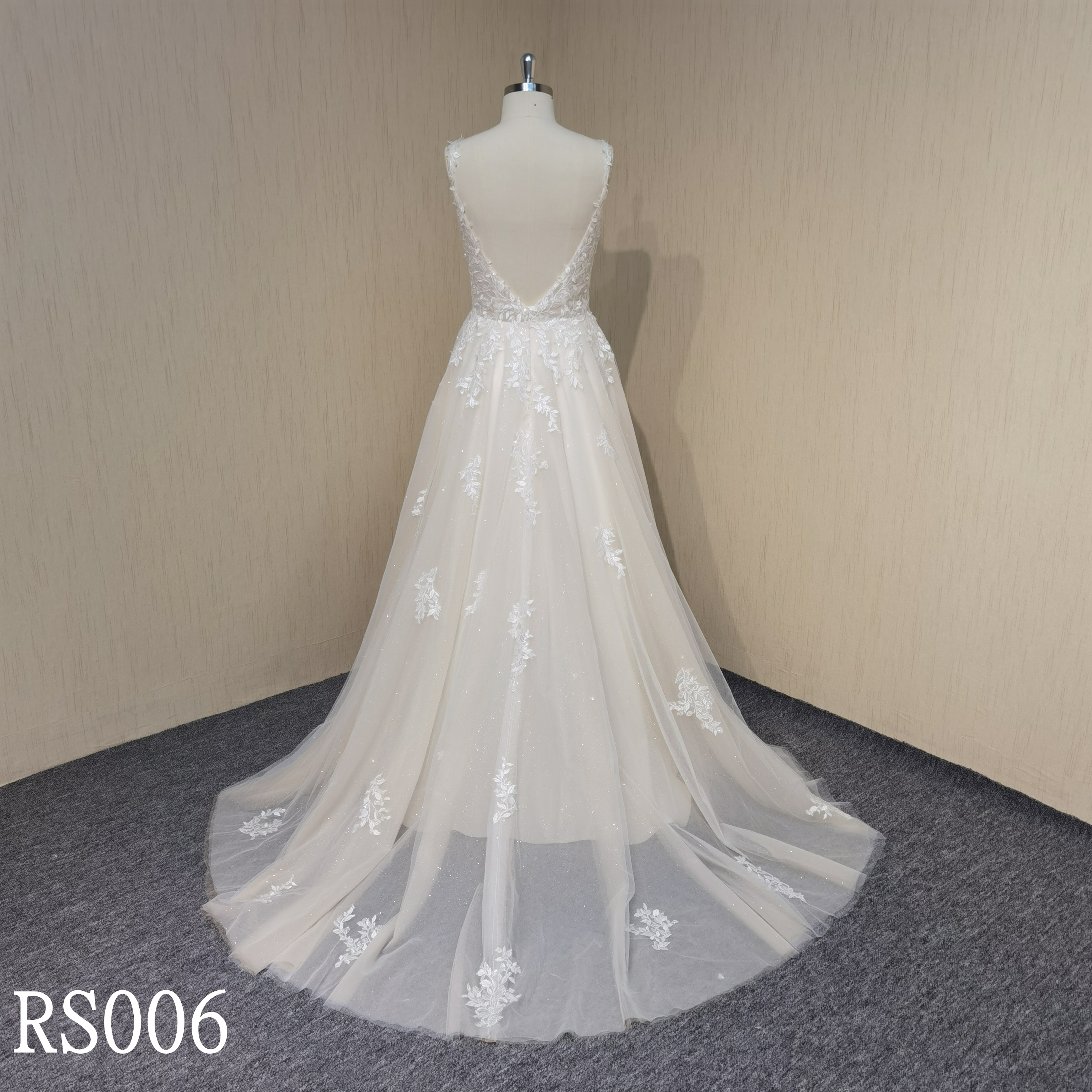 RS006 A Line wedding dress with Applique made in China