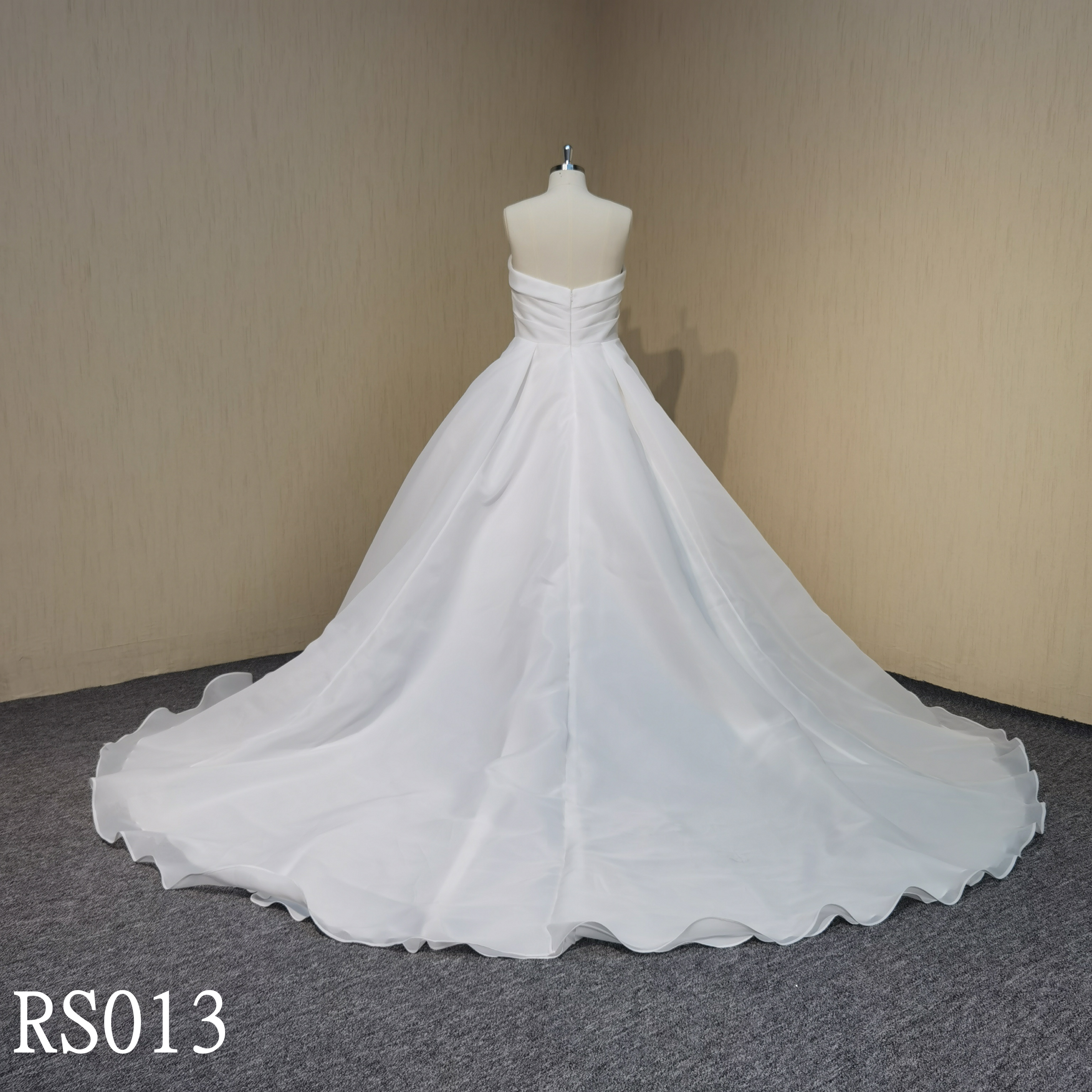 RS013 Strapless A-Line Wedding Dress with Sweetheart neckline made in Guangdong Suppliers