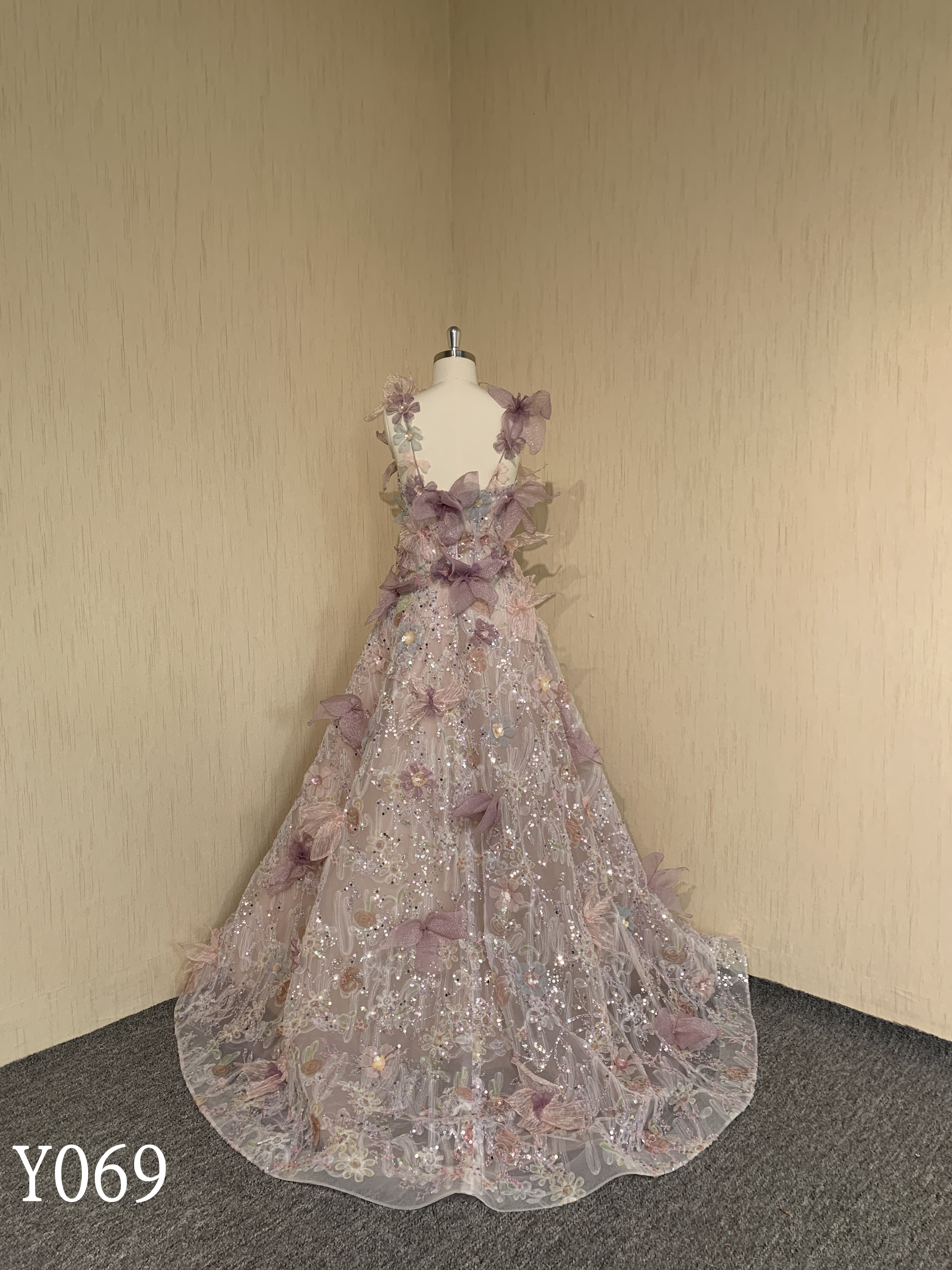 Y069 A Beaded 3D Floral Spaghetti Strap Evening Dress