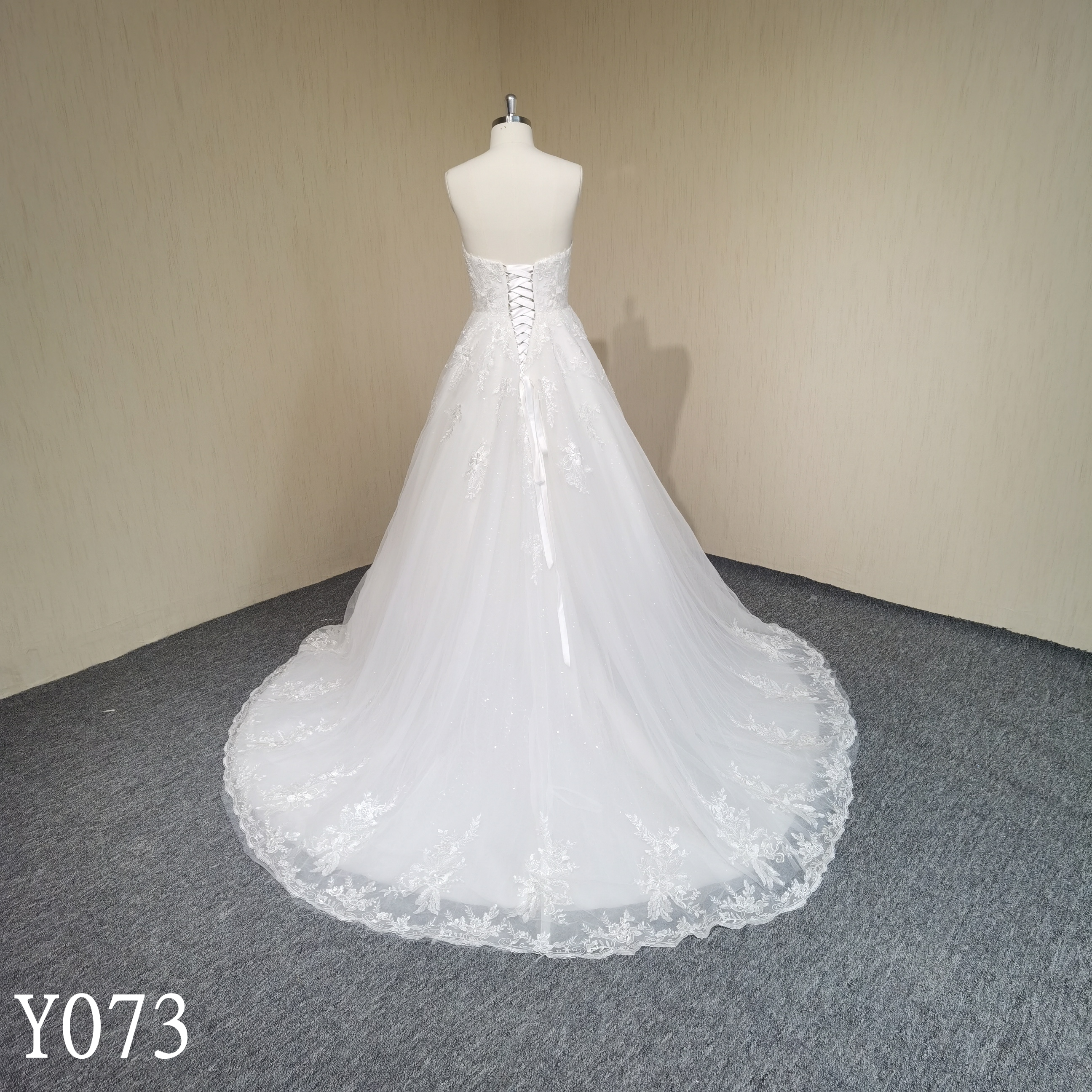 Y073 Sleeveless Sweetheart Neck A-line Lace Bridal Wedding Dresses