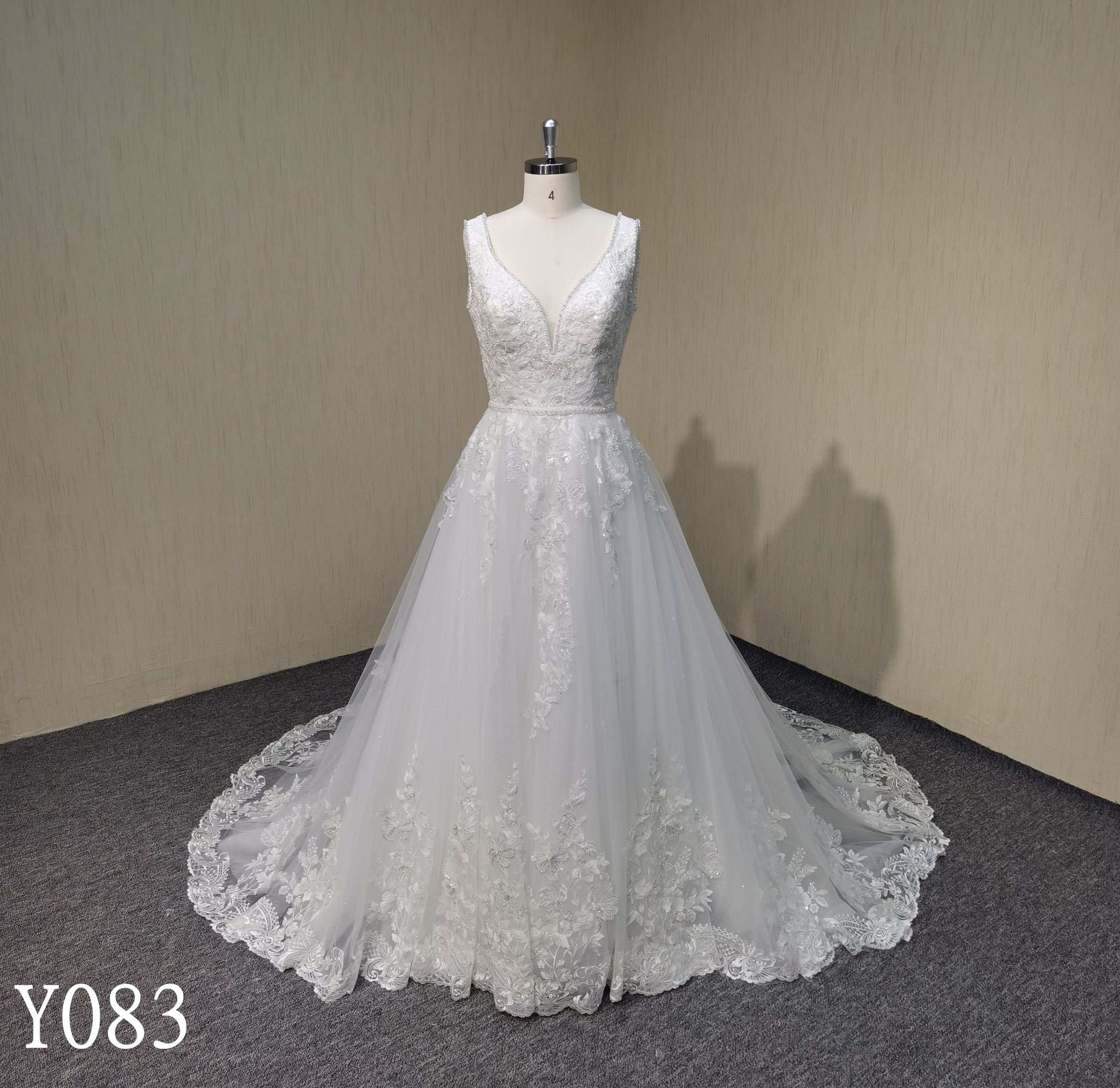 Y083 A-line Sexy V-neck Backless Lace Applique Bridal Gowns