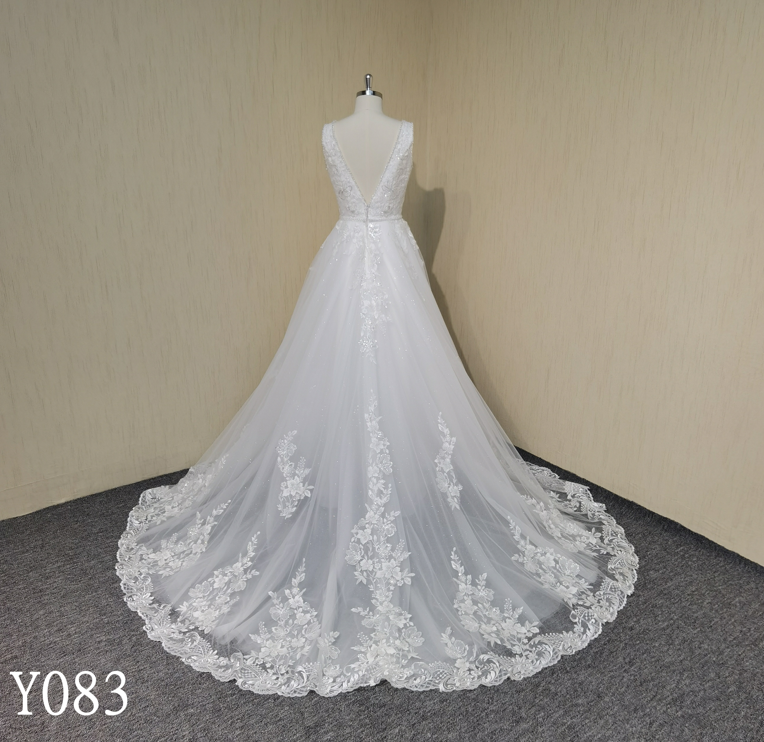 Y083 A-line Sexy V-neck Backless Lace Applique Bridal Gowns