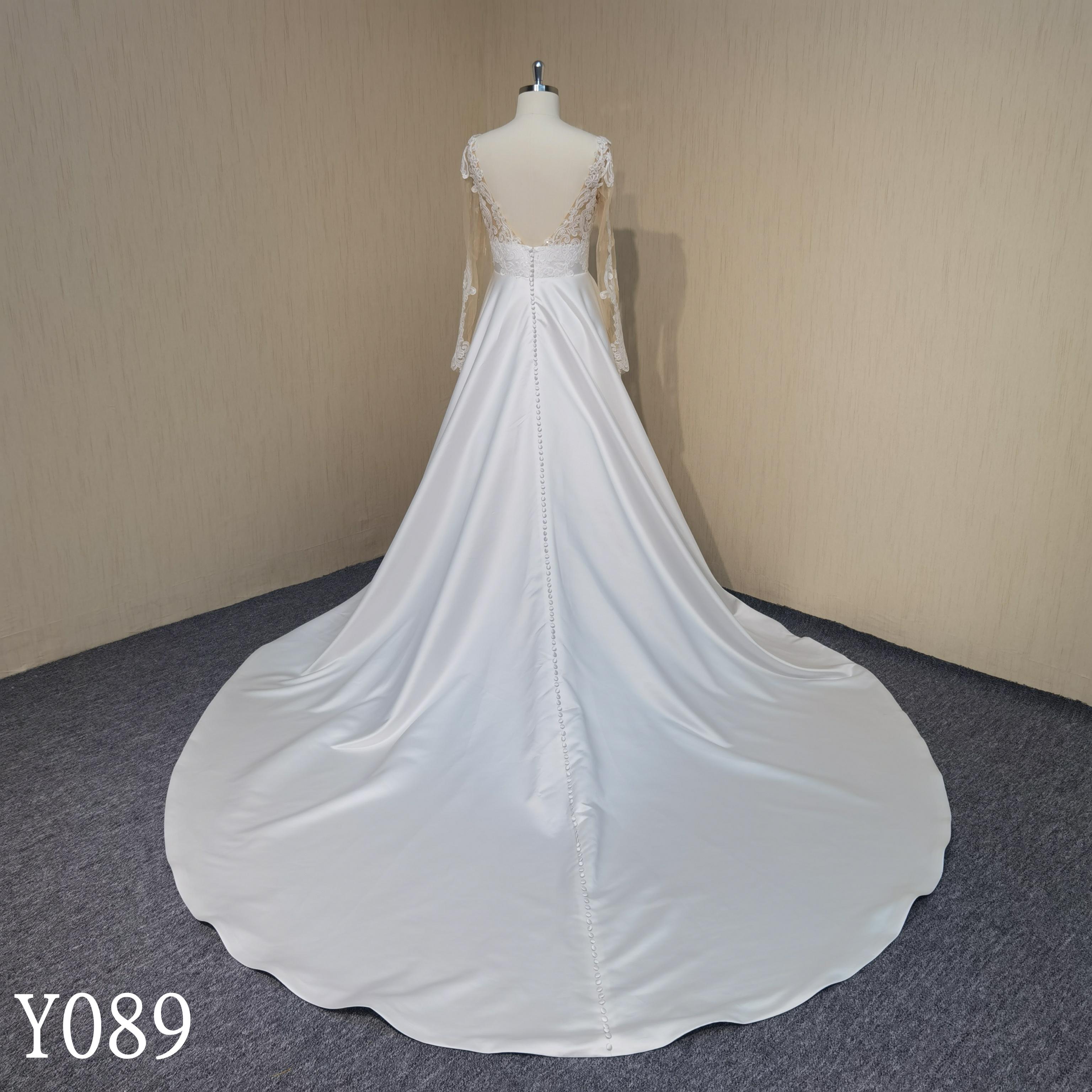 Y089 A-line Satin Top Sheer V-Neck Bridal Gowns