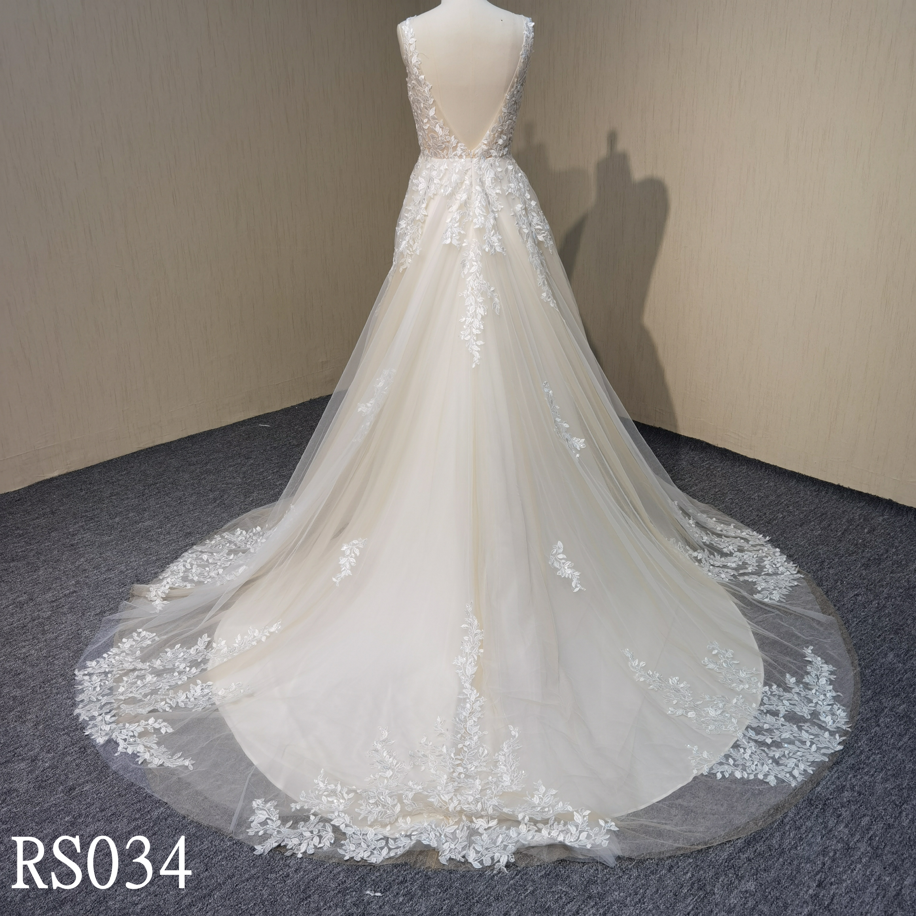 RS034 Tulle A-line Bridal Wedding Dresse with applique Made in Guangdong Suppliers