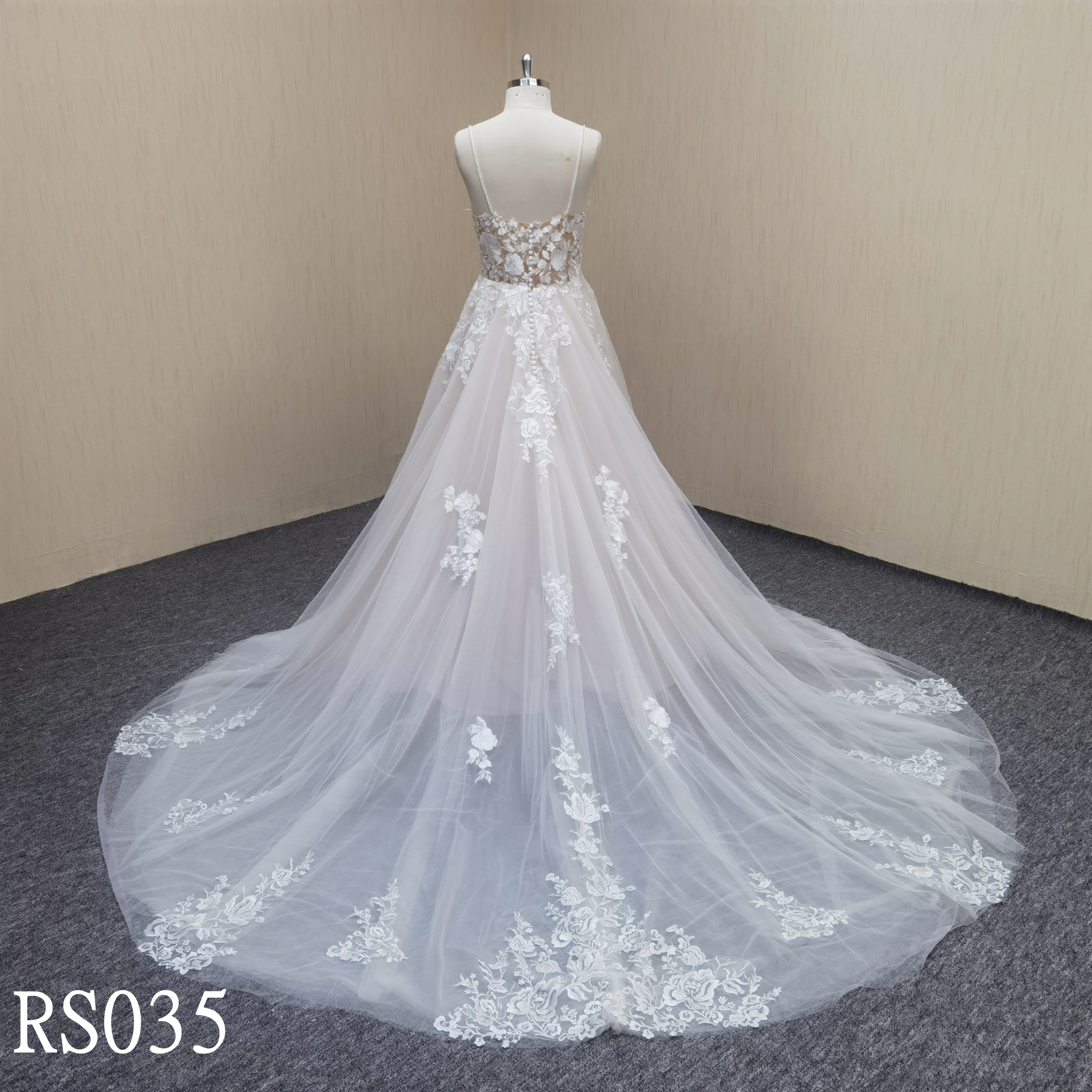 RS035 Tulle A-line Bridal Wedding Dresse with applique Made in Guangdong Suppliers