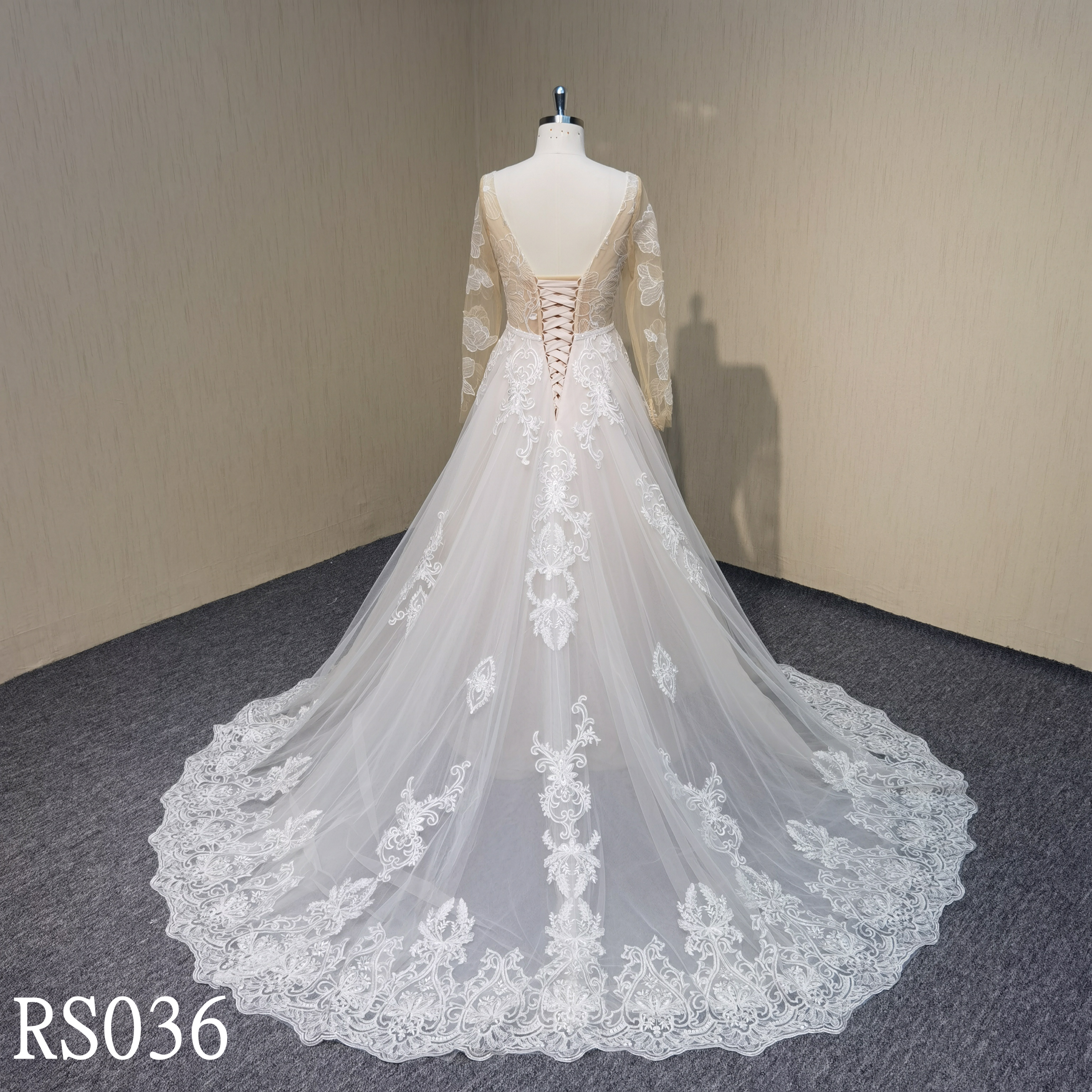 RS036 A-line Bridal Wedding Dresse with lace flowers Made in Guangdong Suppliers