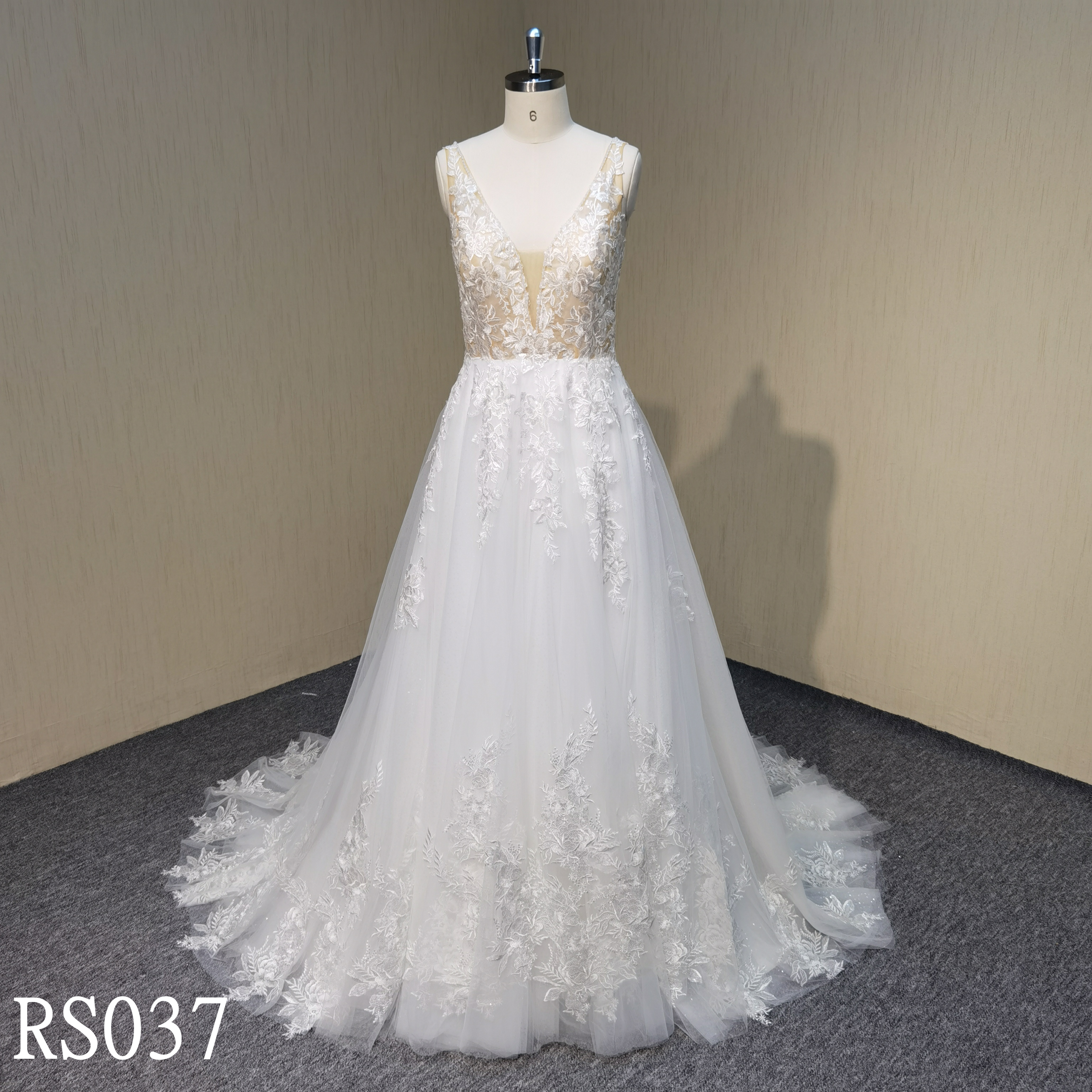 RS037 Sexy A-line Wedding Dresses with deep V-neckline Made in China