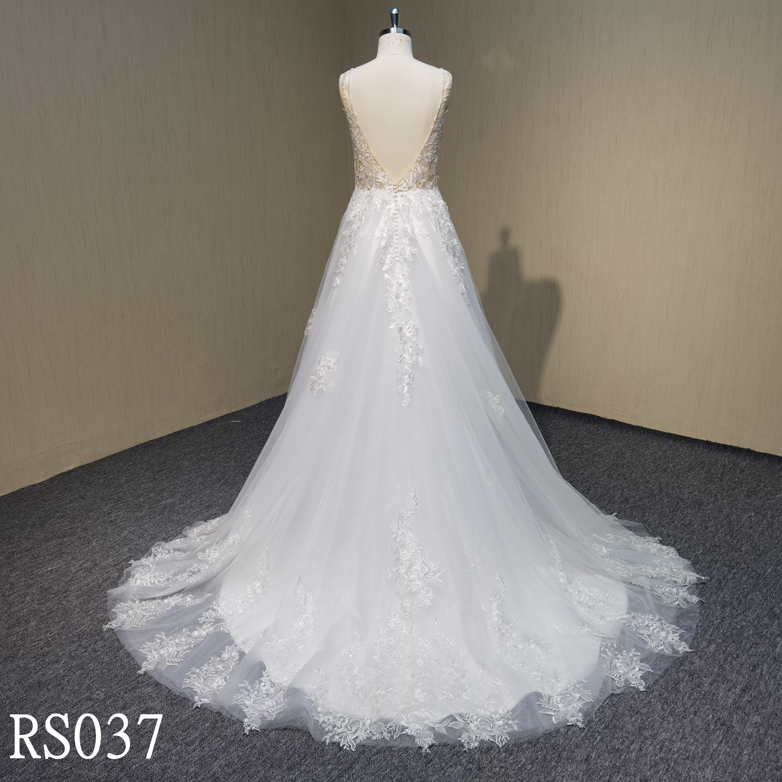 RS037 Sexy A-line Wedding Dresses with deep V-neckline Made in China