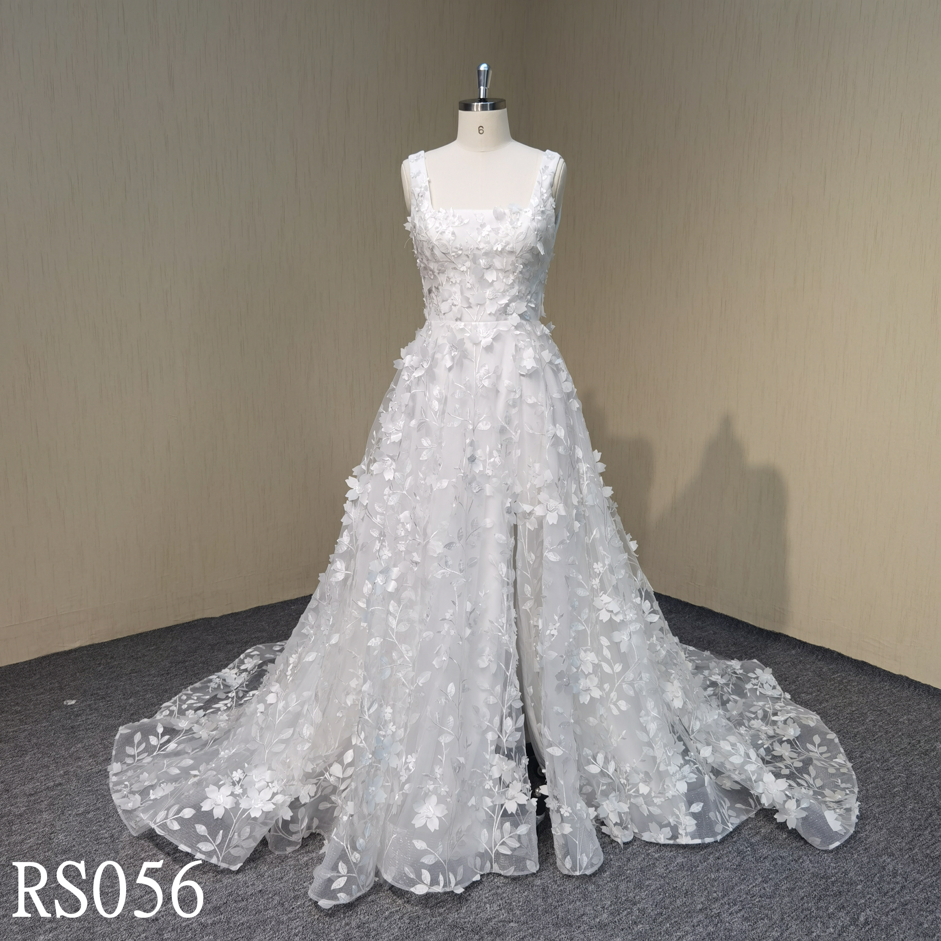 RS056 A-line Slit Wedding Dresses with lace flowers Made in China