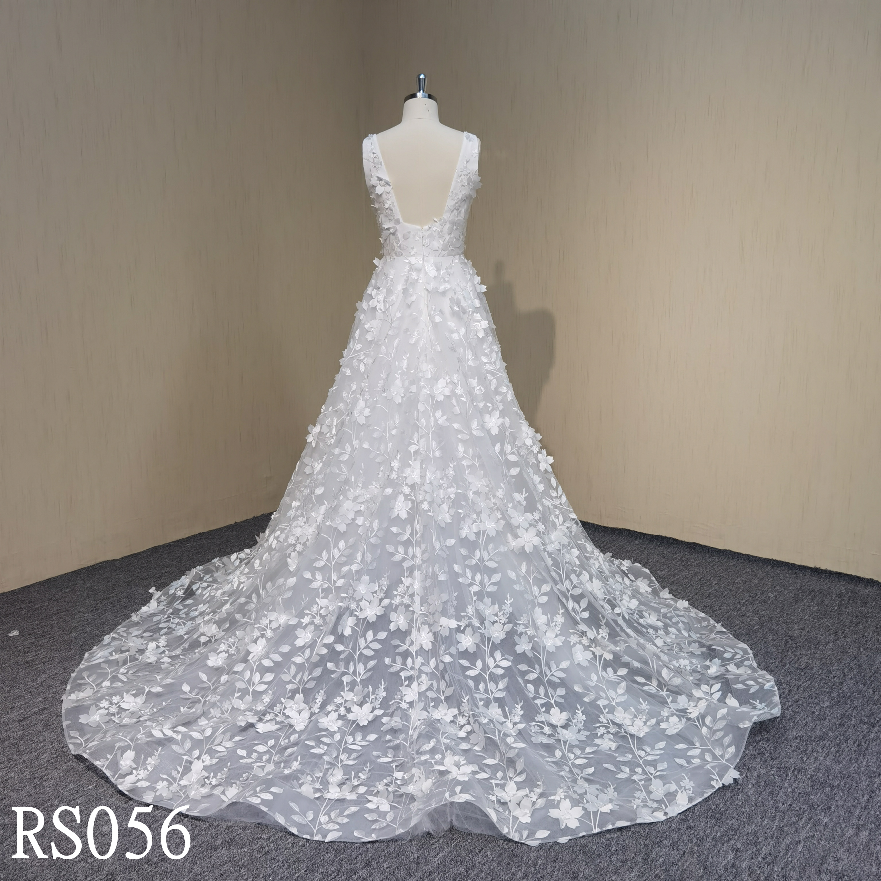 RS056 A-line Slit Wedding Dresses with lace flowers Made in China