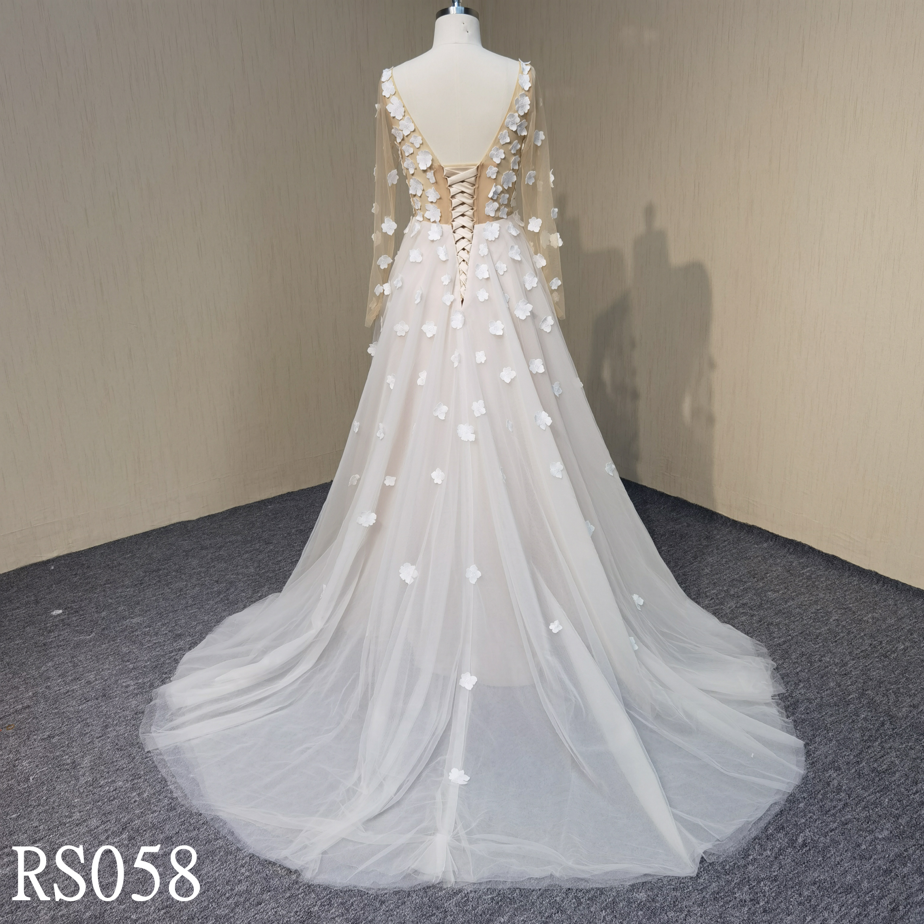 RS058 A-line Loog Sleeve Wedding Dresses with Applique Made in China