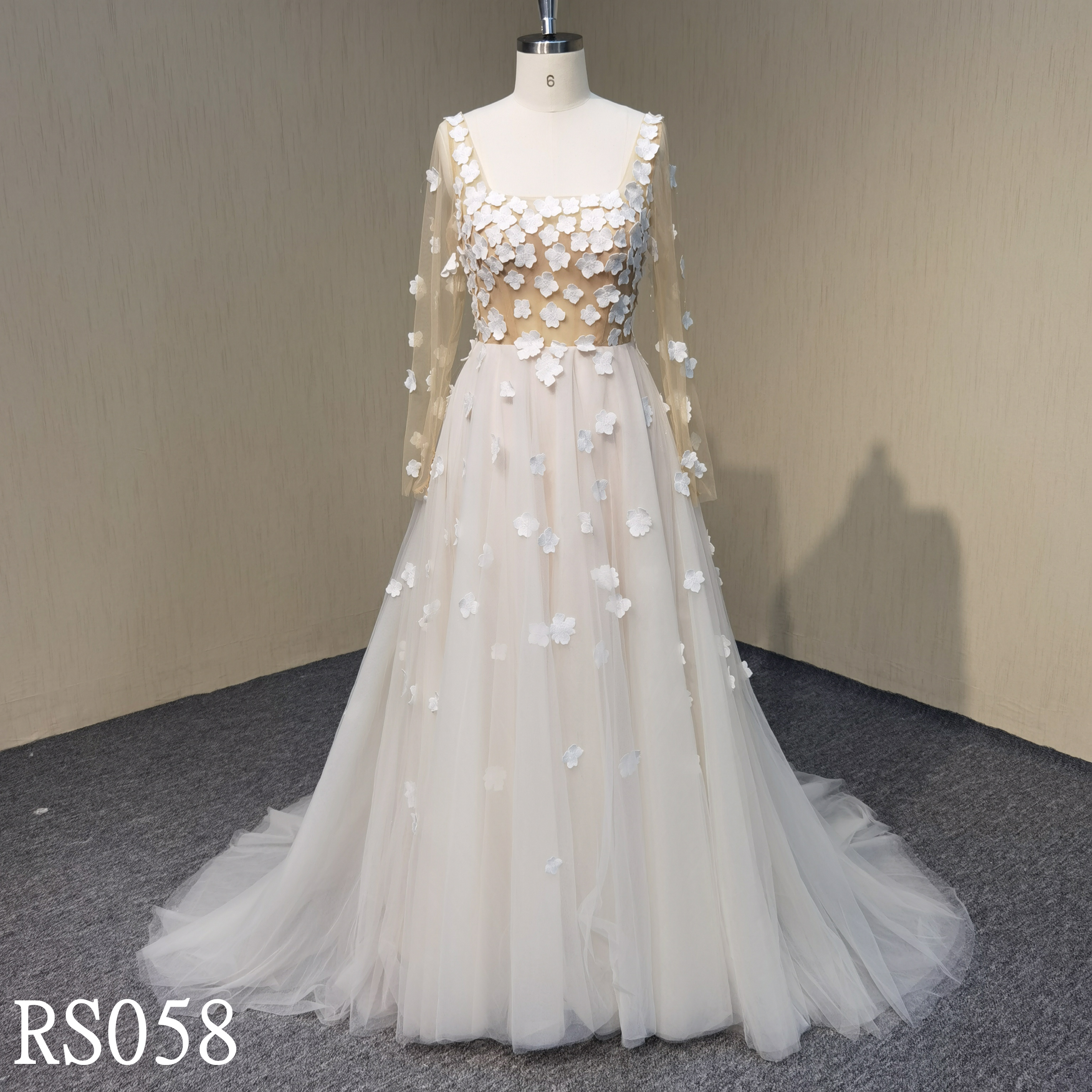 RS058 A-line Loog Sleeve Wedding Dresses with Applique Made in China