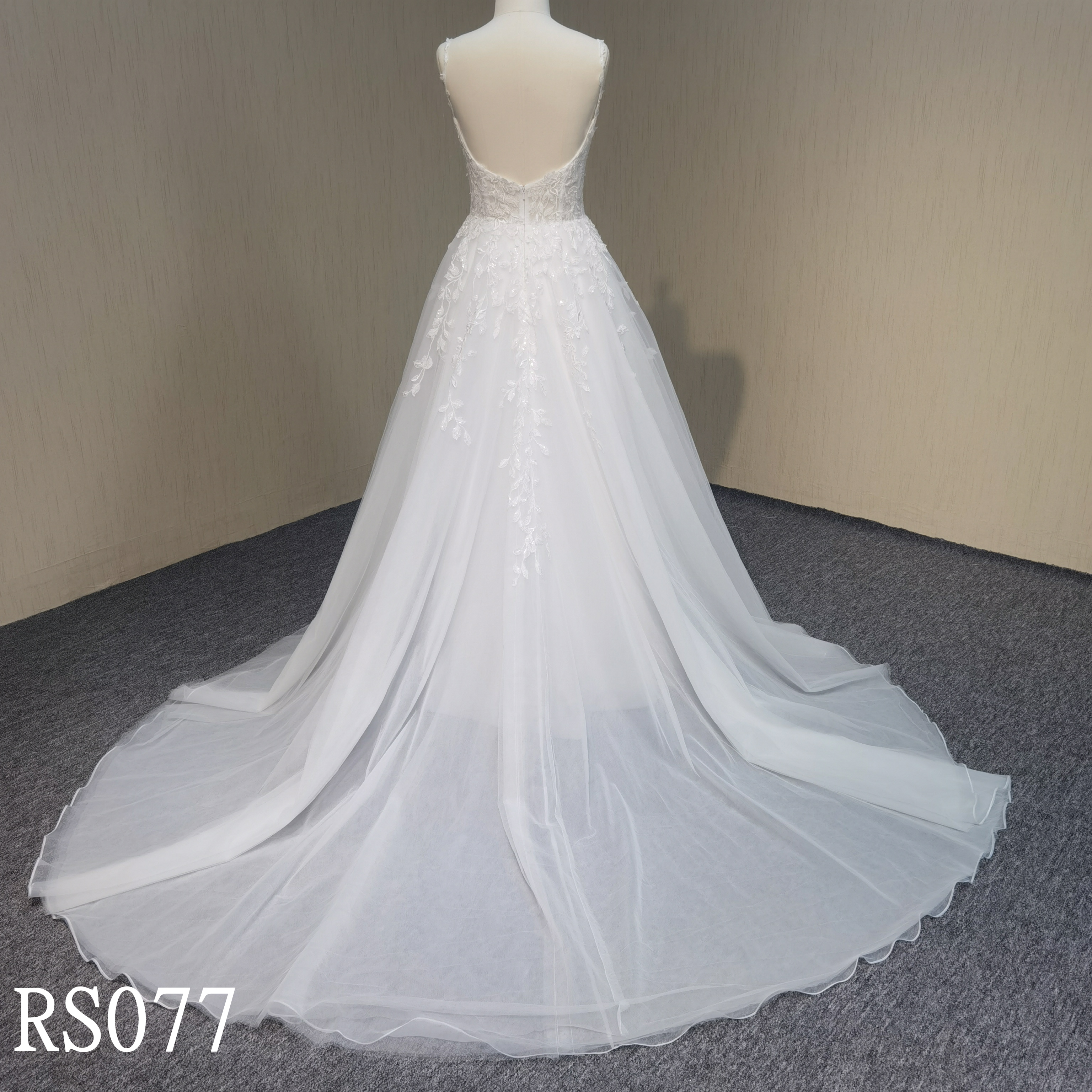 RS077 A-line Wedding Dresses with Applique Made in China