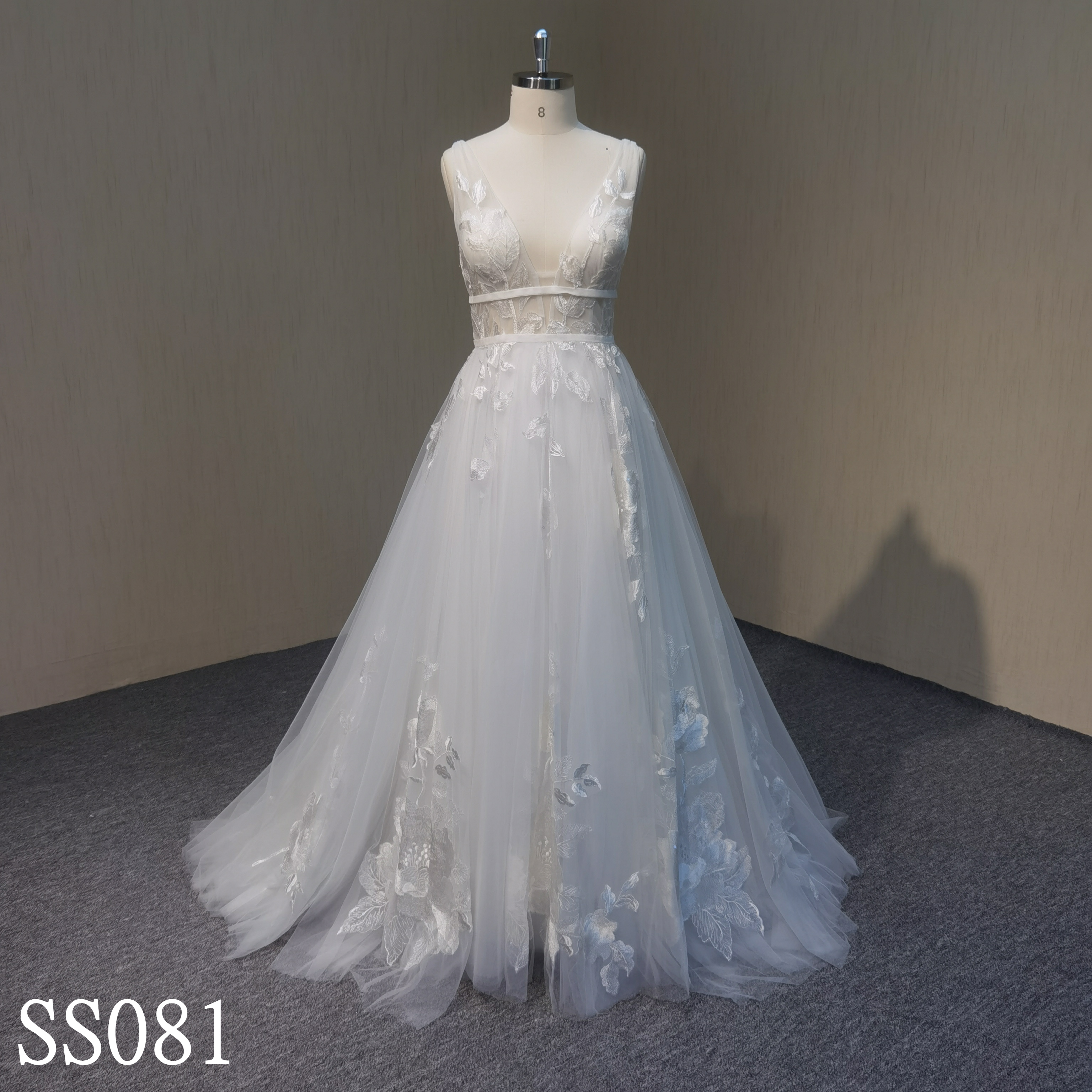 RS081 Lace Deep V-Neck A-Line Bridal Gowns with Applique Wedding Bridal
