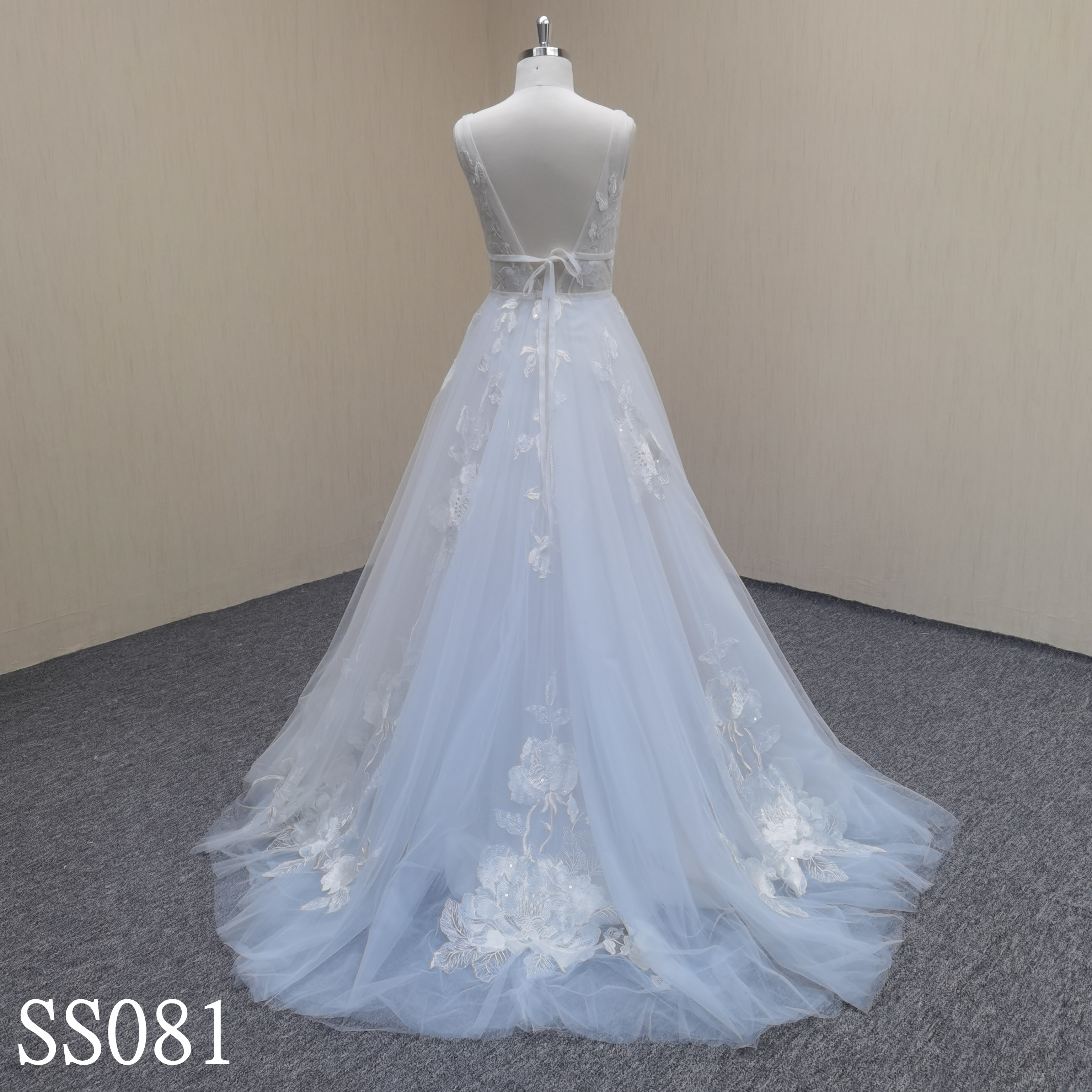 RS081 Lace Deep V-Neck A-Line Bridal Gowns with Applique Wedding Bridal