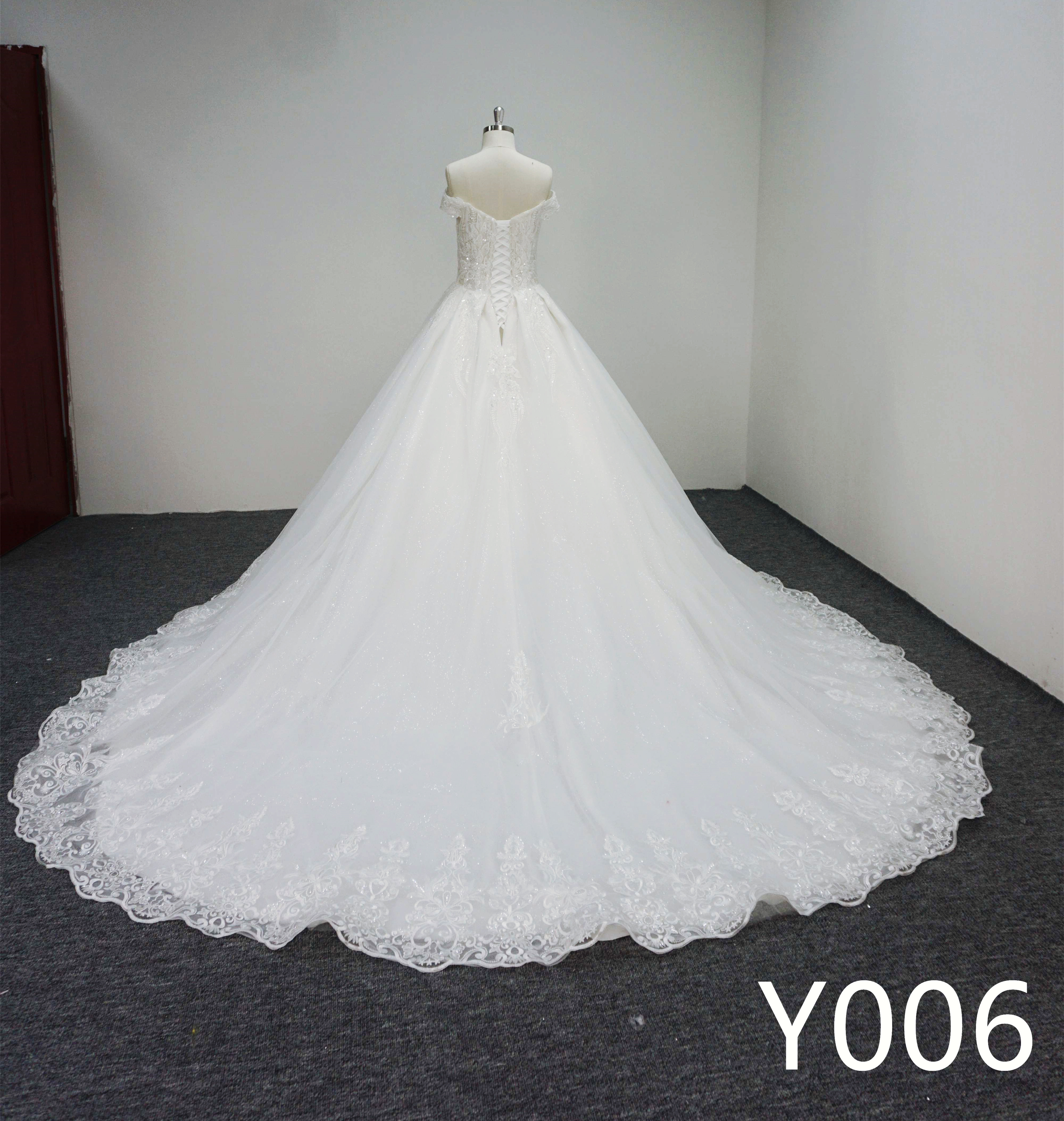 Y006 Off Shoulder Ball gown wedding dress with Applique made in China