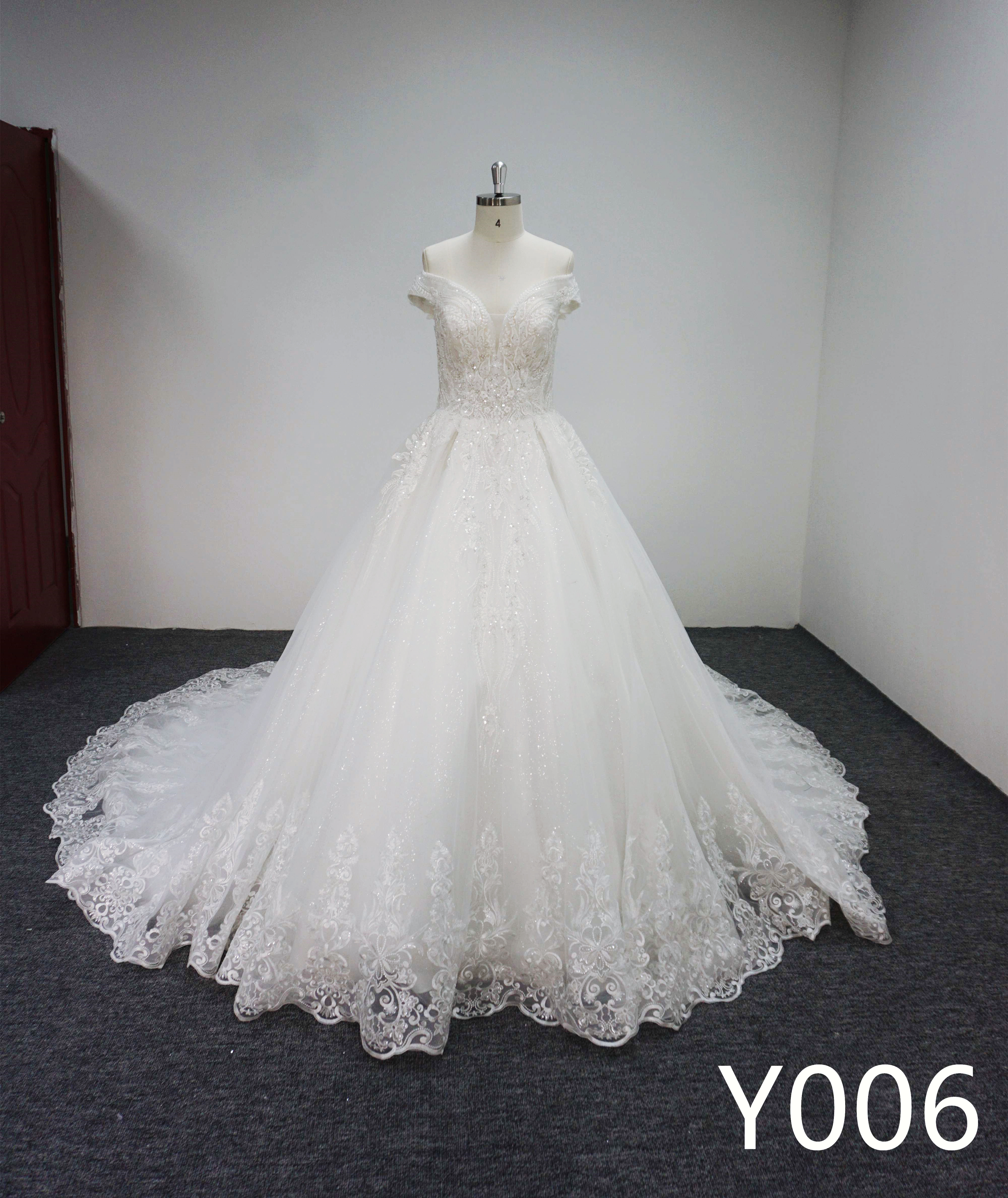 Y006 Off Shoulder Ball gown wedding dress with Applique made in China