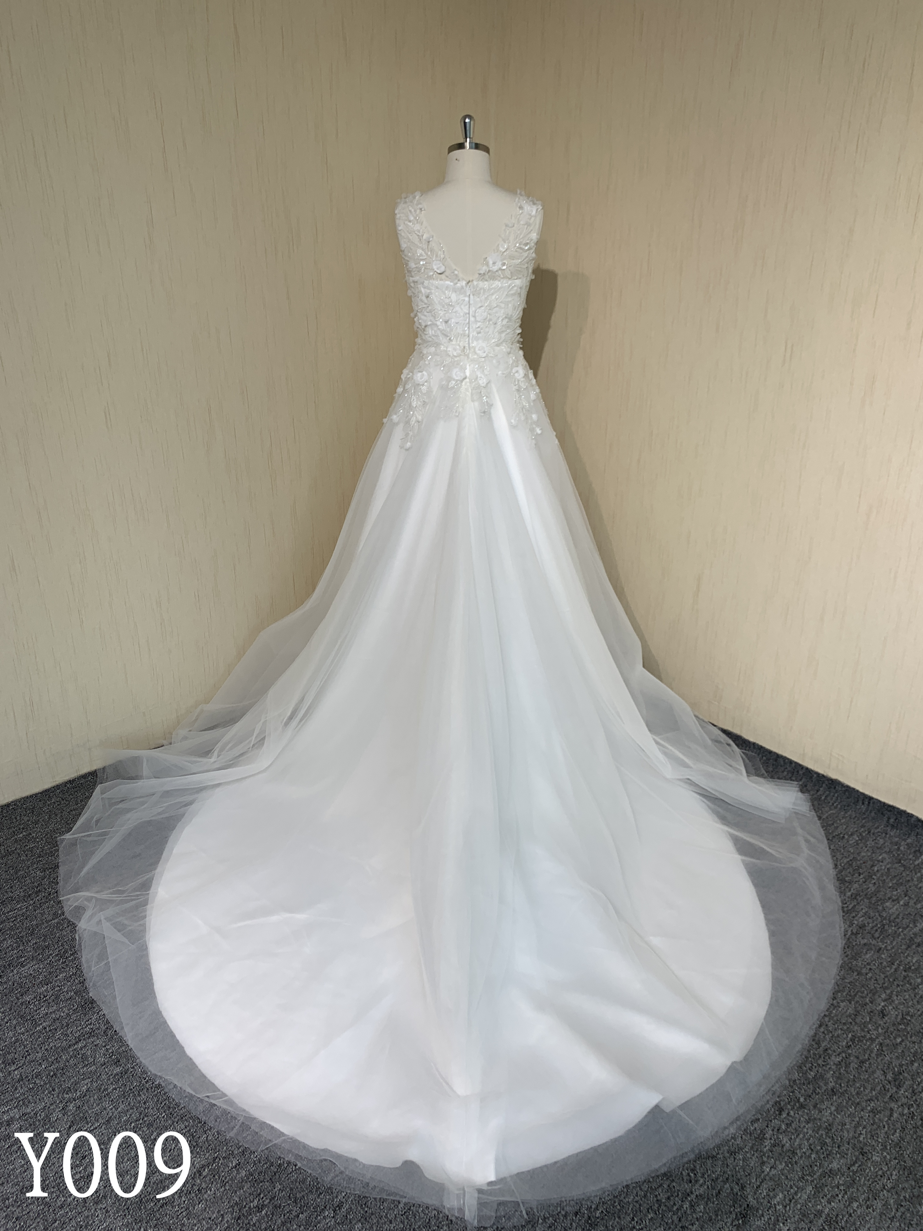 Y009 V-Neck Sequins Bridal Gowns with Lace flowers Wedding Dress Made in China