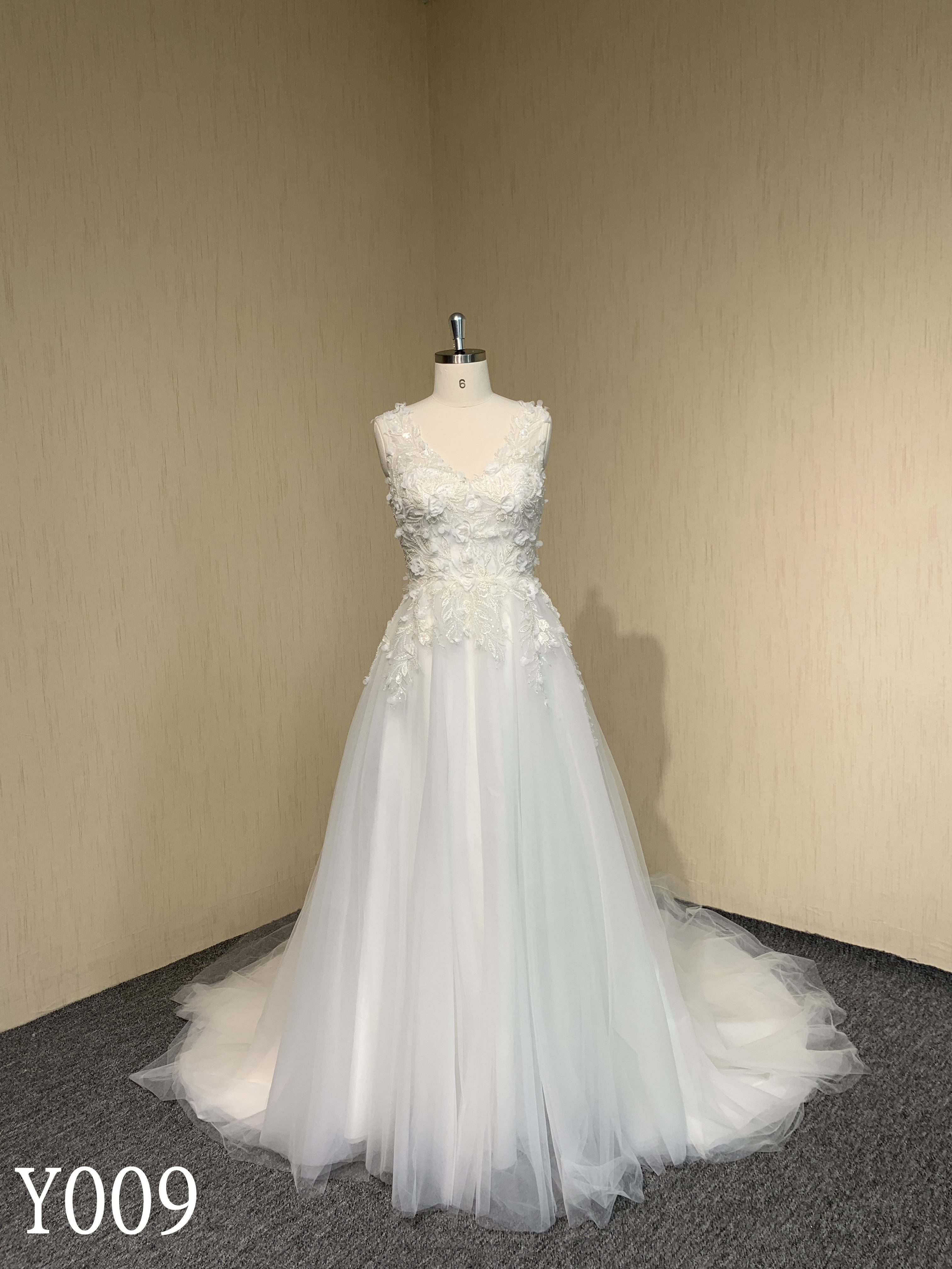 Y009 V-Neck Sequins Bridal Gowns with Lace flowers Wedding Dress Made in China