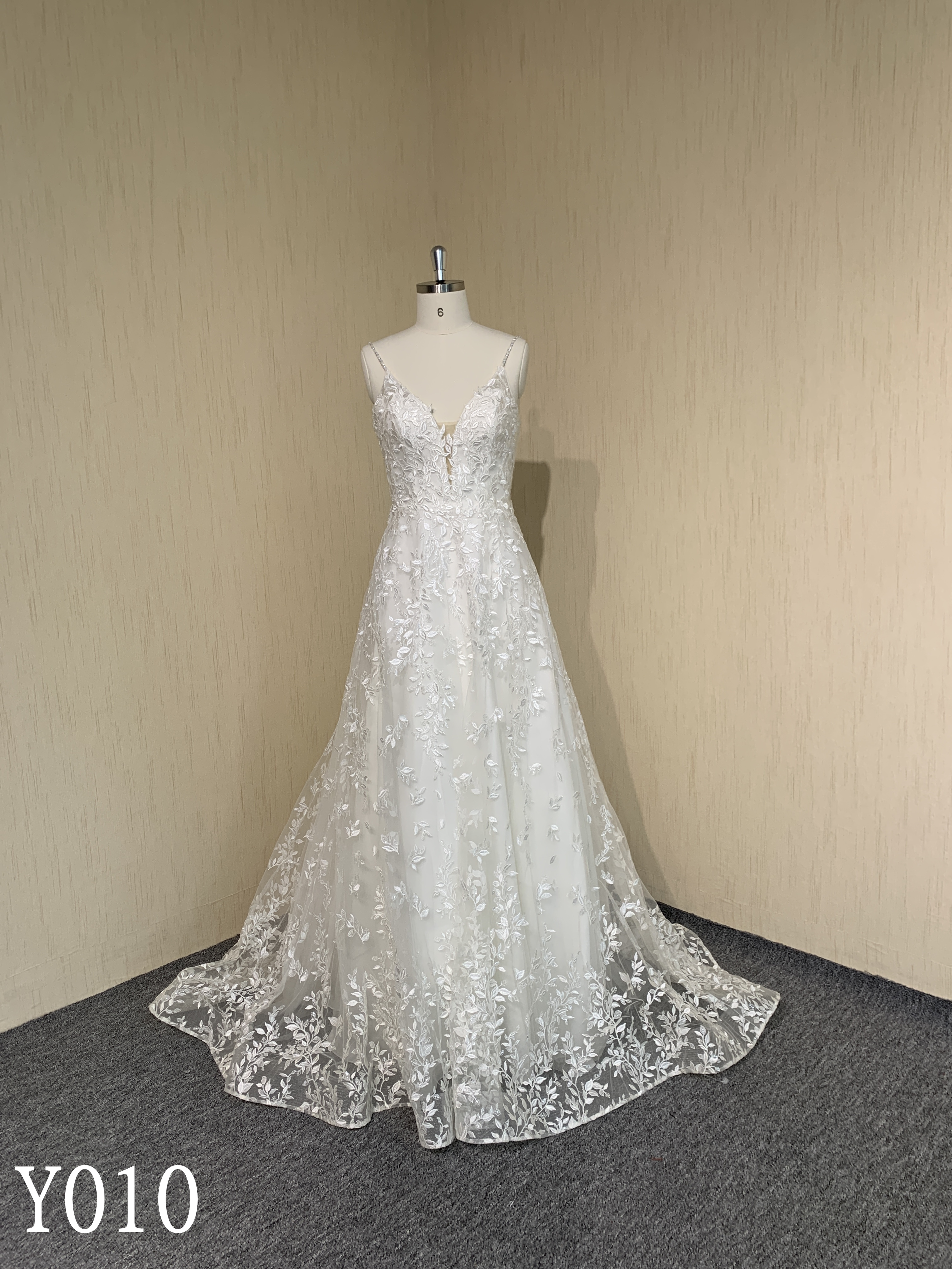 Y010 A-Line with lace flowers Wedding Dress Form Guangdong