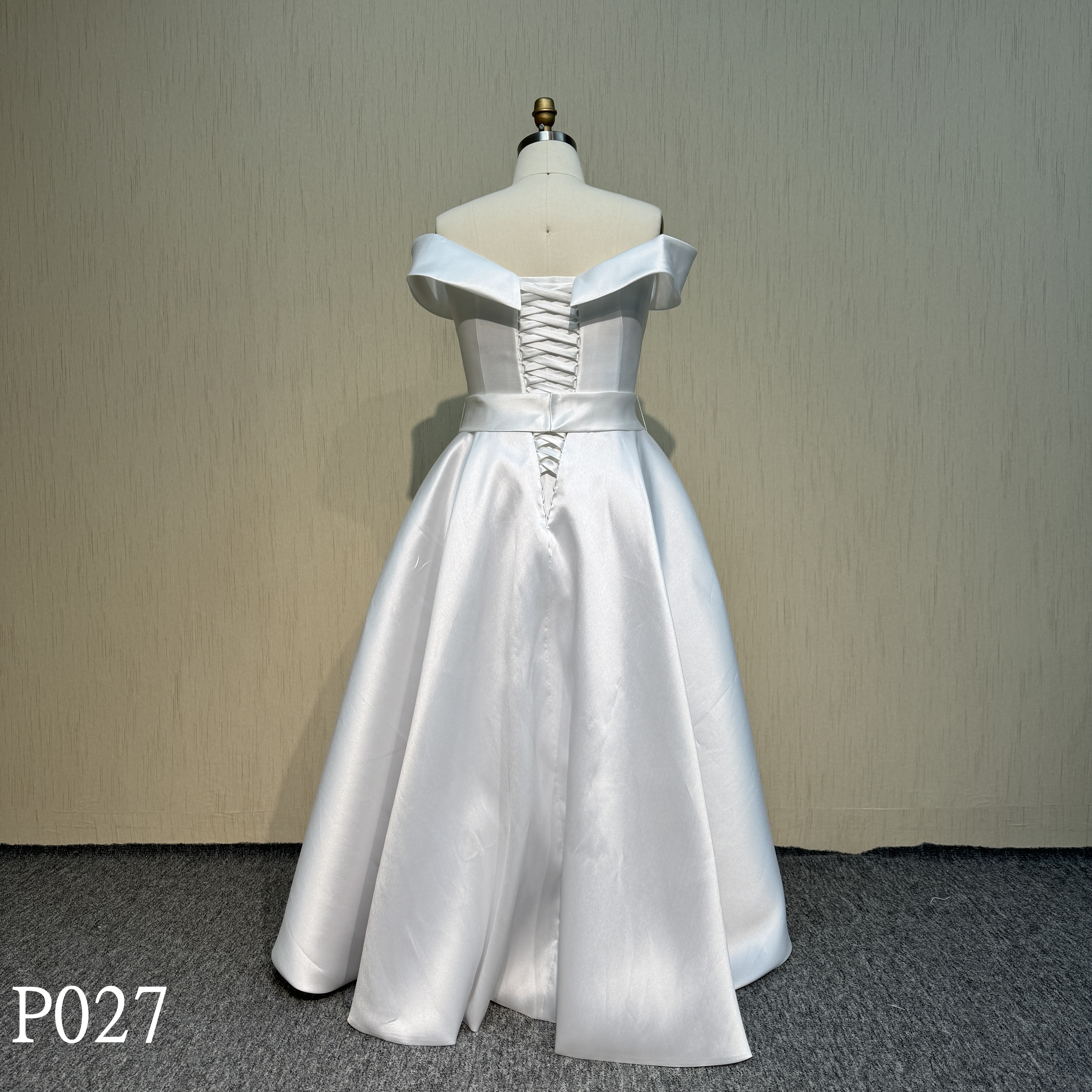 P027 Satin A-line Off Shoulder Wedding Dresses made in China