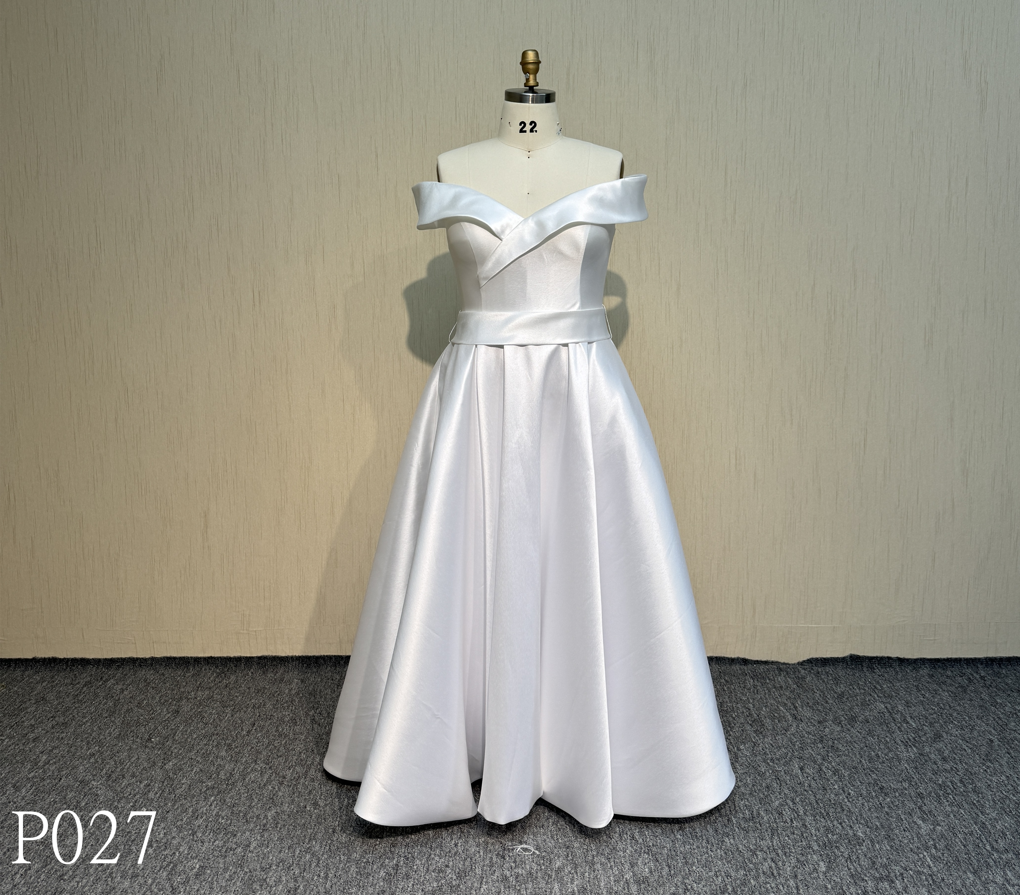 P027 Satin A-line Off Shoulder Wedding Dresses made in China