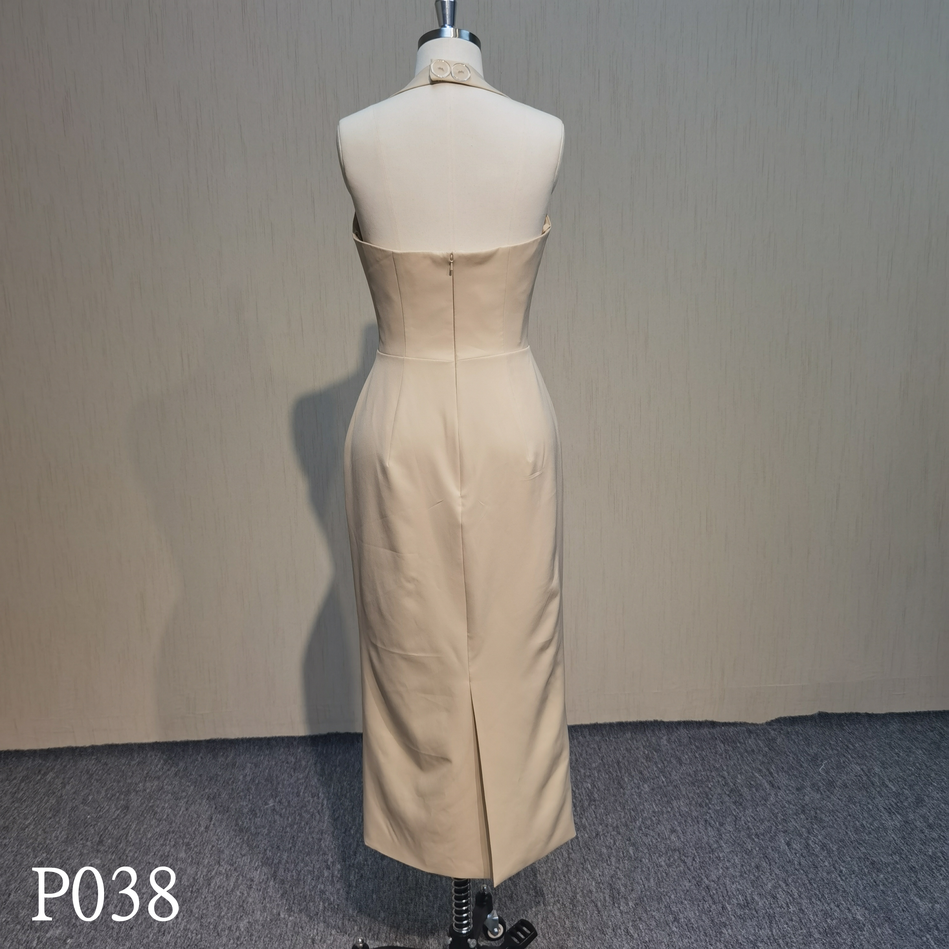 P038 Straight-Neck Mermaid Wedding Dresses with Halter Strap made in China
