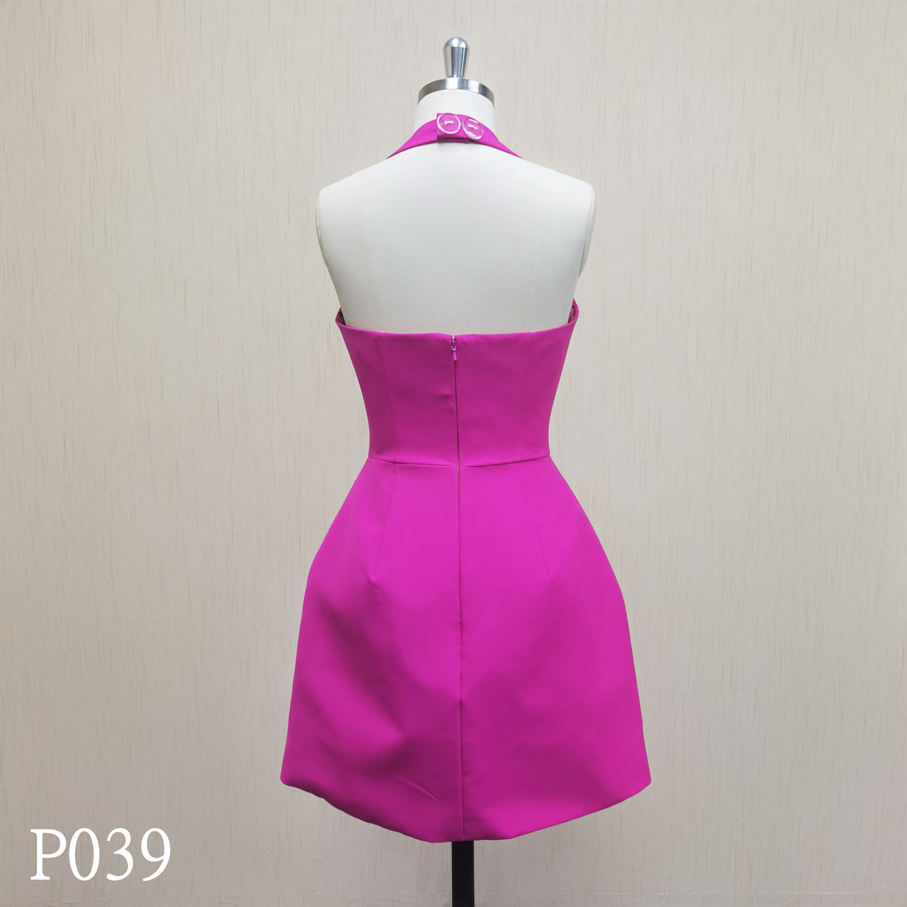 P039 Straight-Neck Short Mermaid Wedding Dresses with Halter Strap made in China