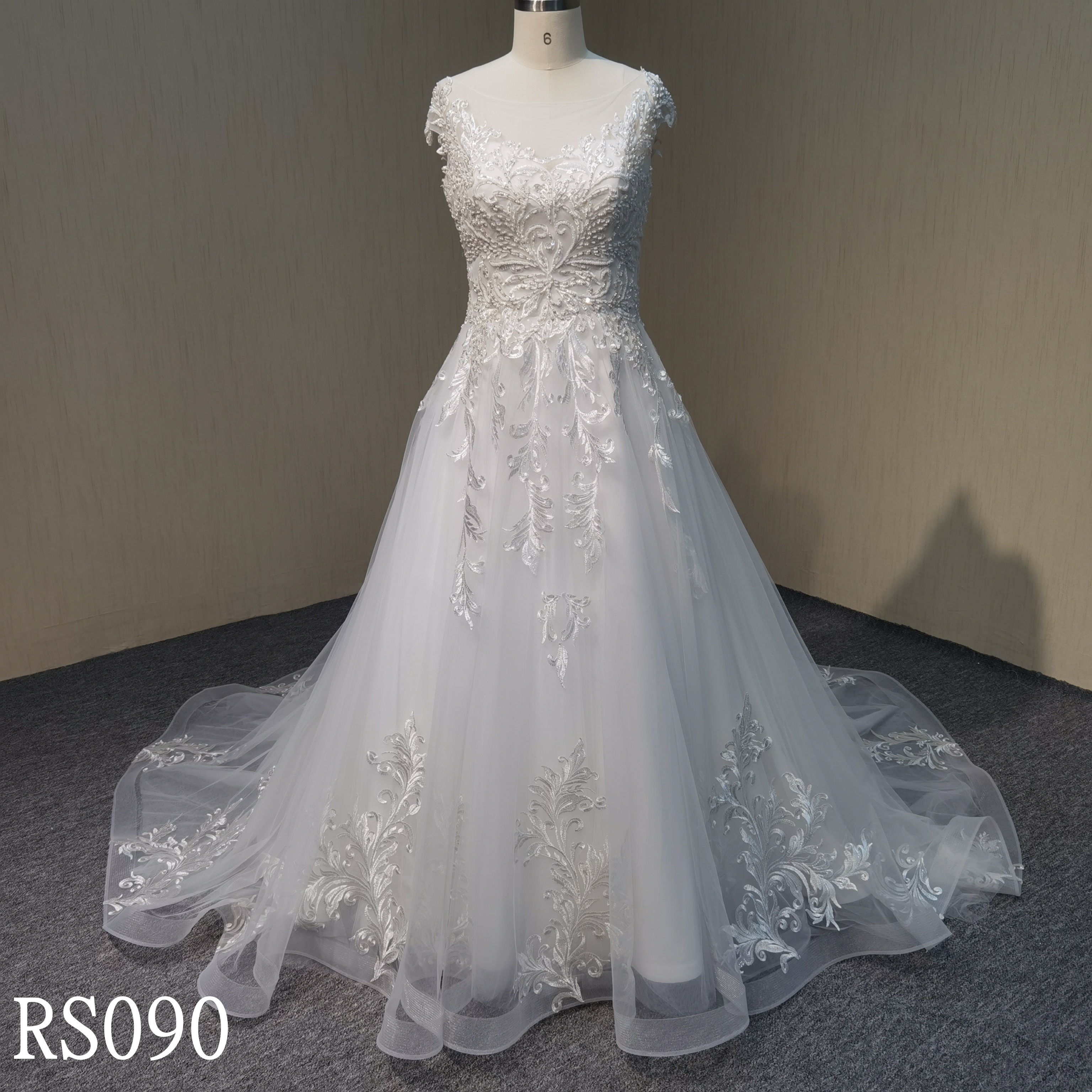 RS090 Lace Flower A-line Wedding Gown with Applique Made in China