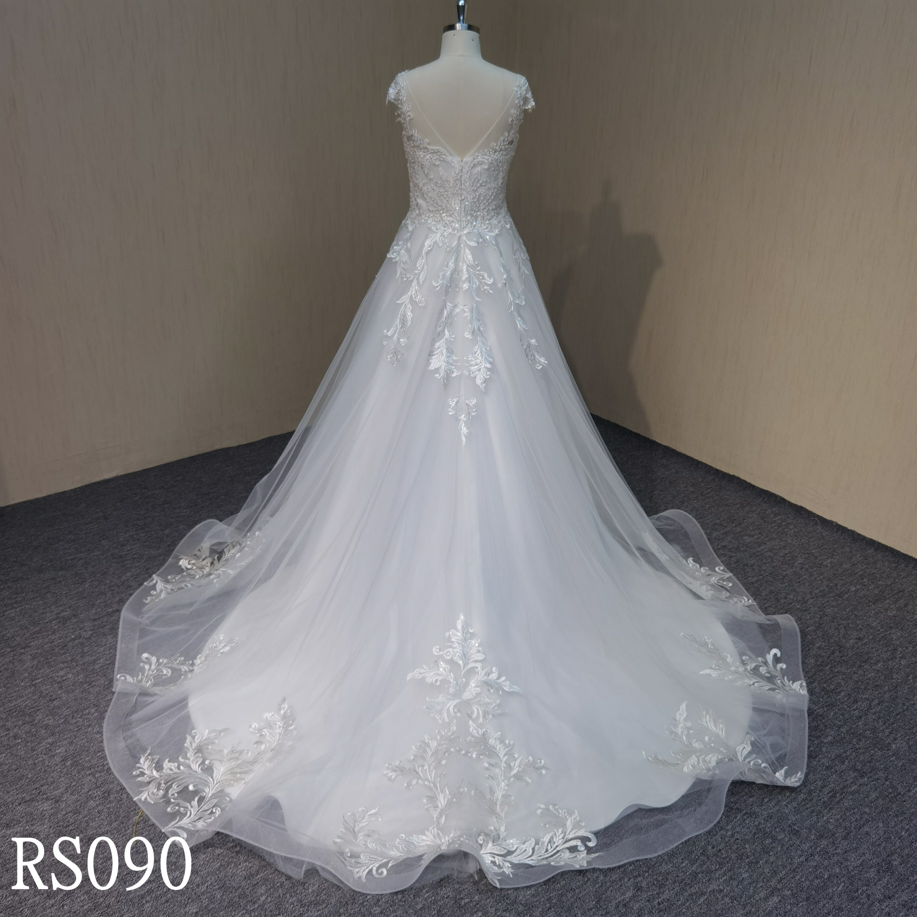 RS090 Lace Flower A-line Wedding Gown with Applique Made in China