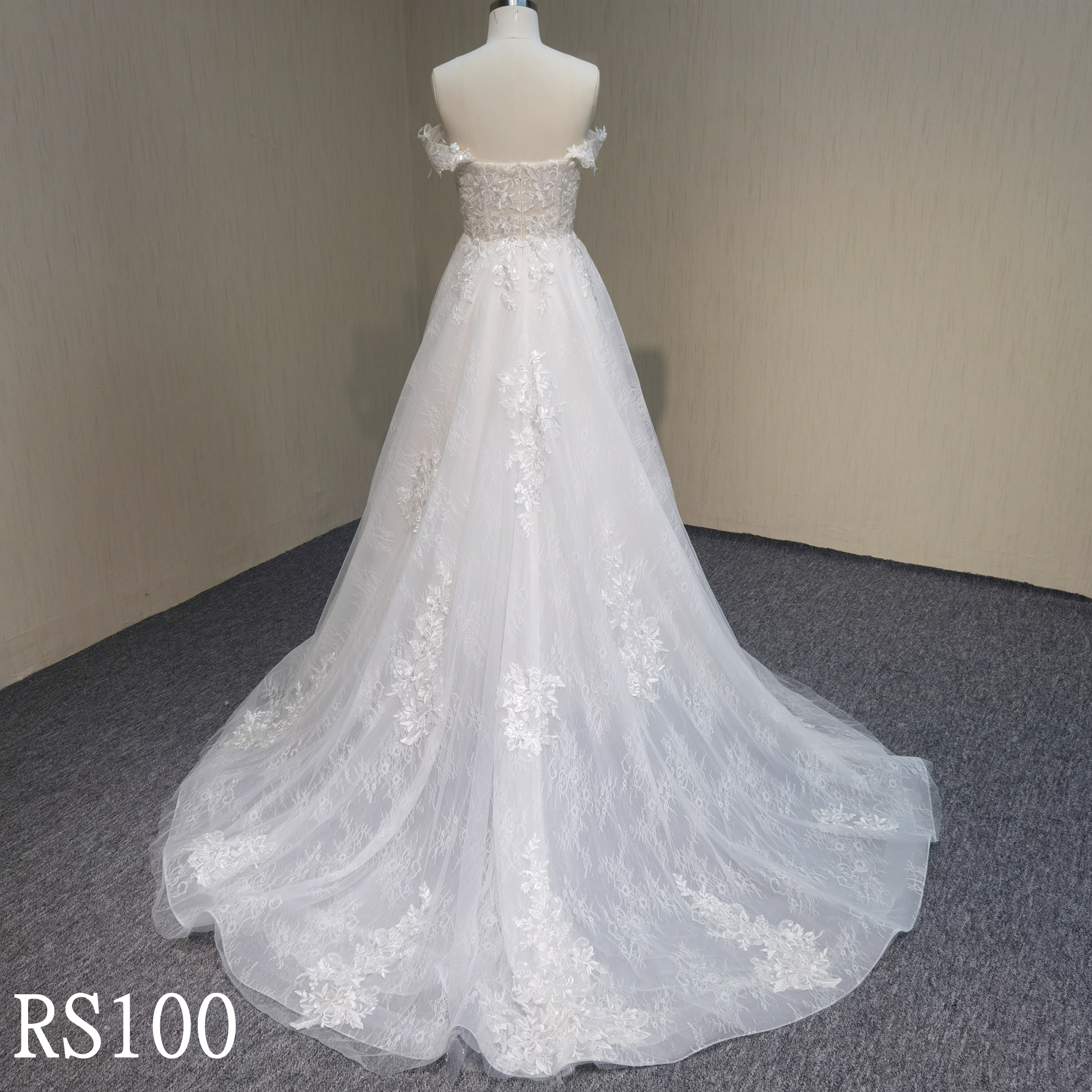 RS100 Lace Flower A-line Wedding Gown with Strapless Made in China