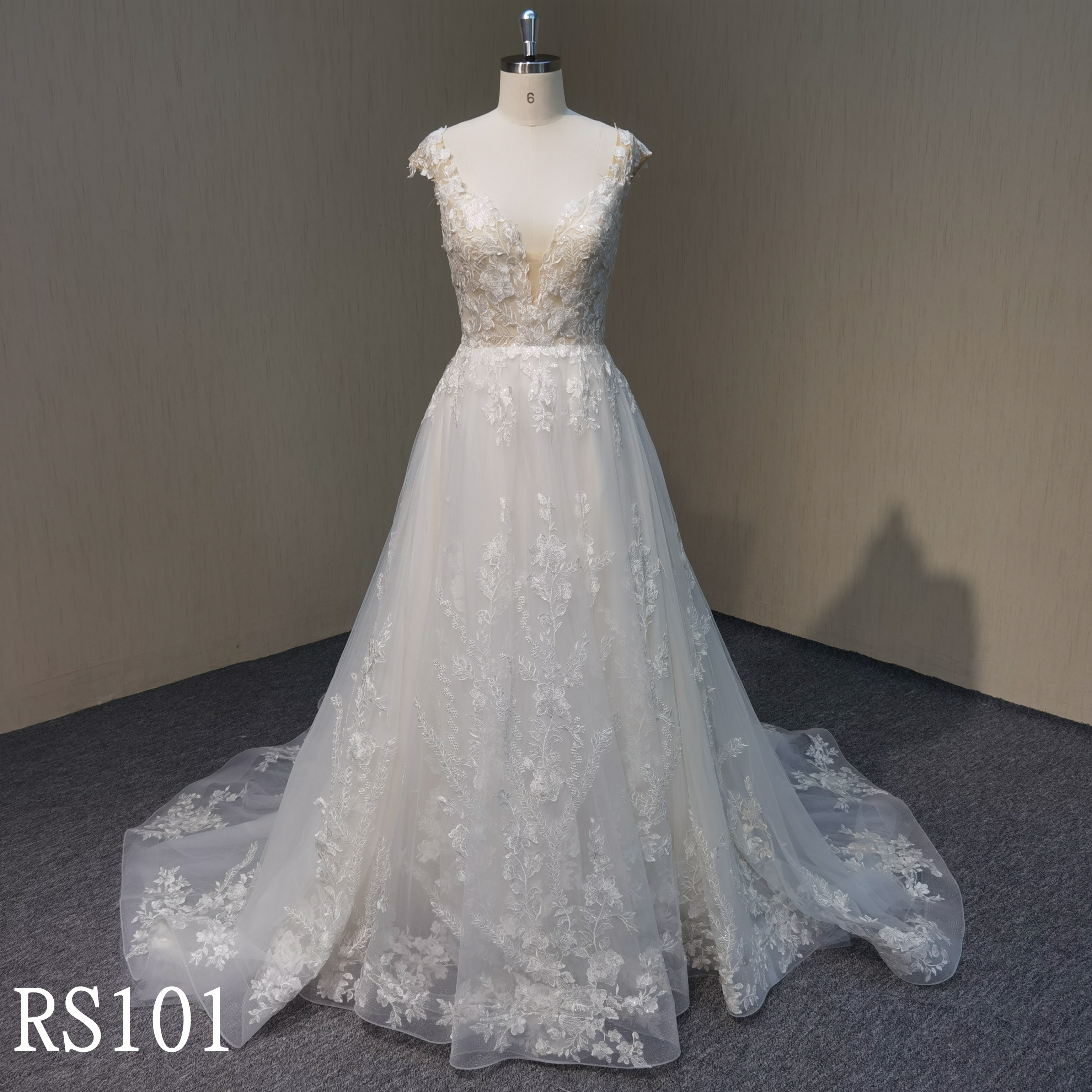 RS0101 A-line Bridal Wedding Dresse with Lace Flower Made in Guangdong Suppliers