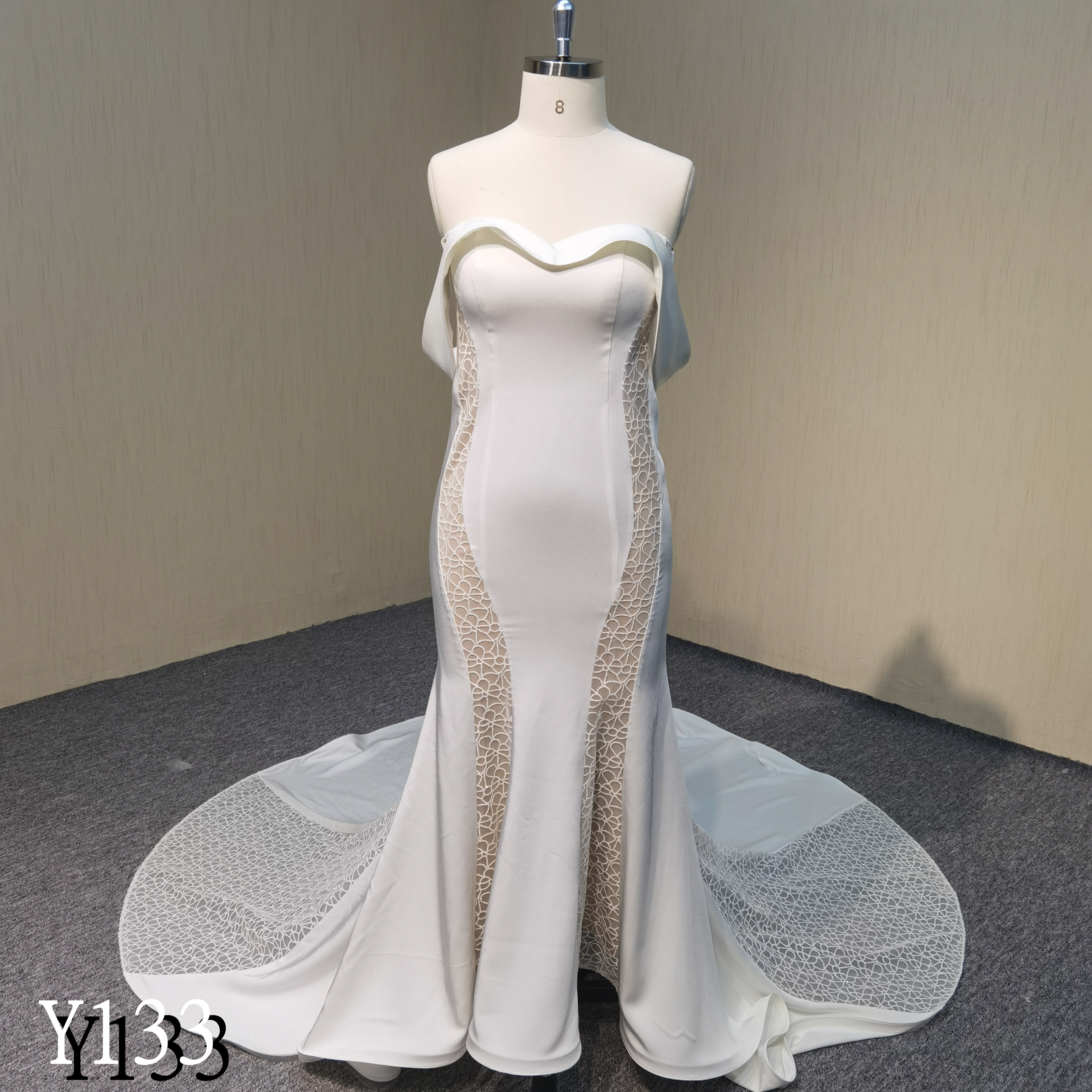 Y133 Off shoulder Mermaid wedding gown with Sweetheat neckline