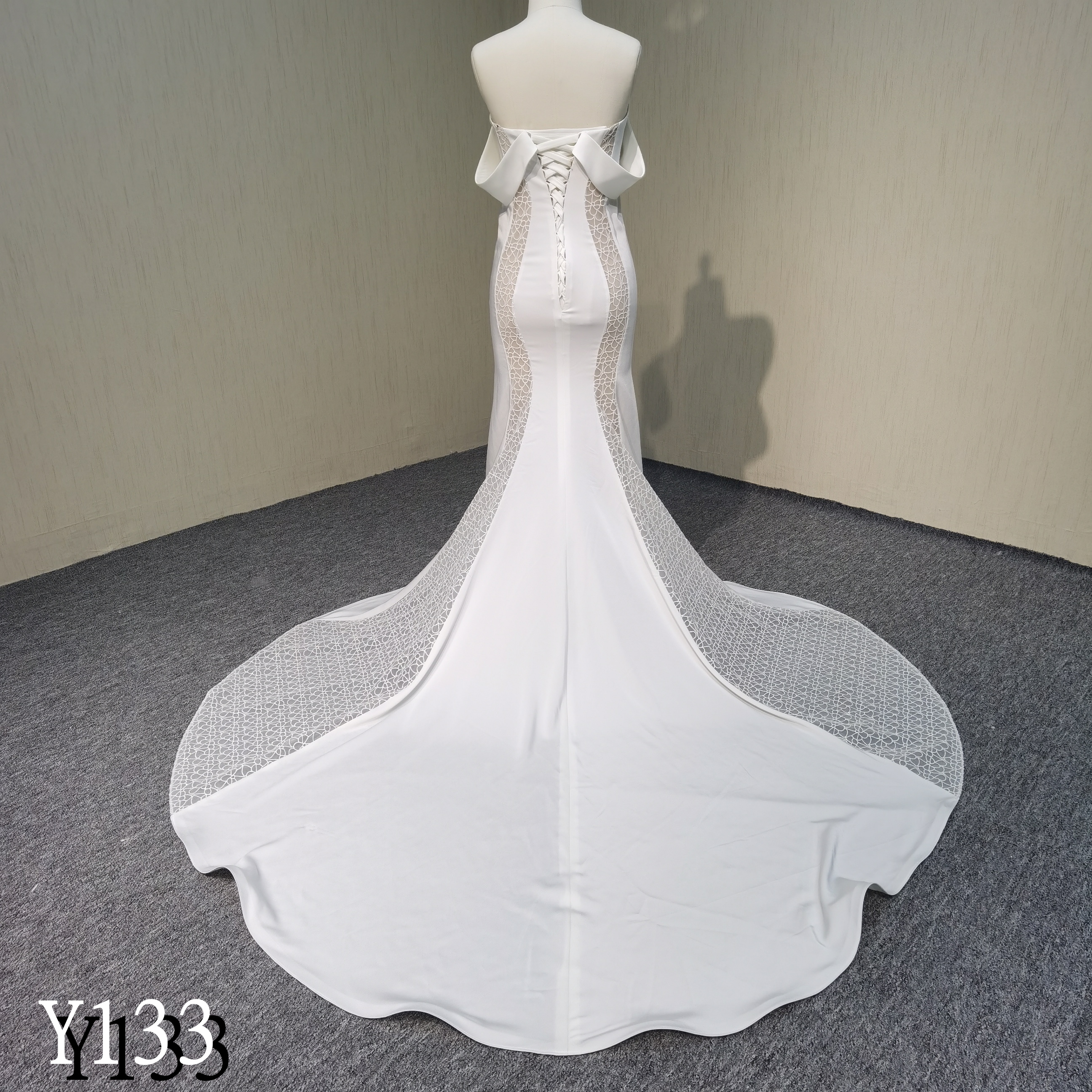 Y133 Off shoulder Mermaid wedding gown with Sweetheat neckline