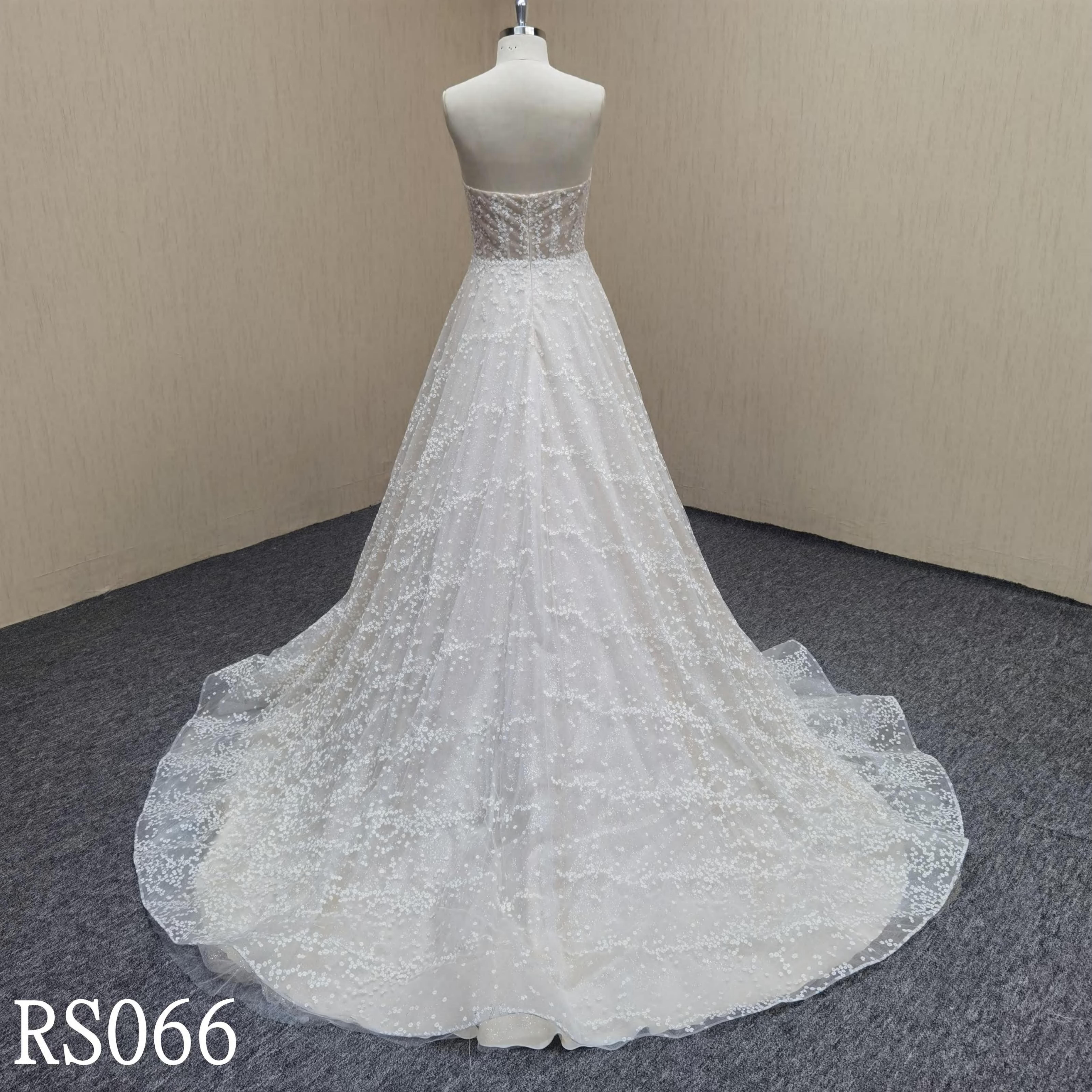 RS066  Sweetheart Neckline Bridal Gowns With Wholecut Lace Wedding Dress made in China