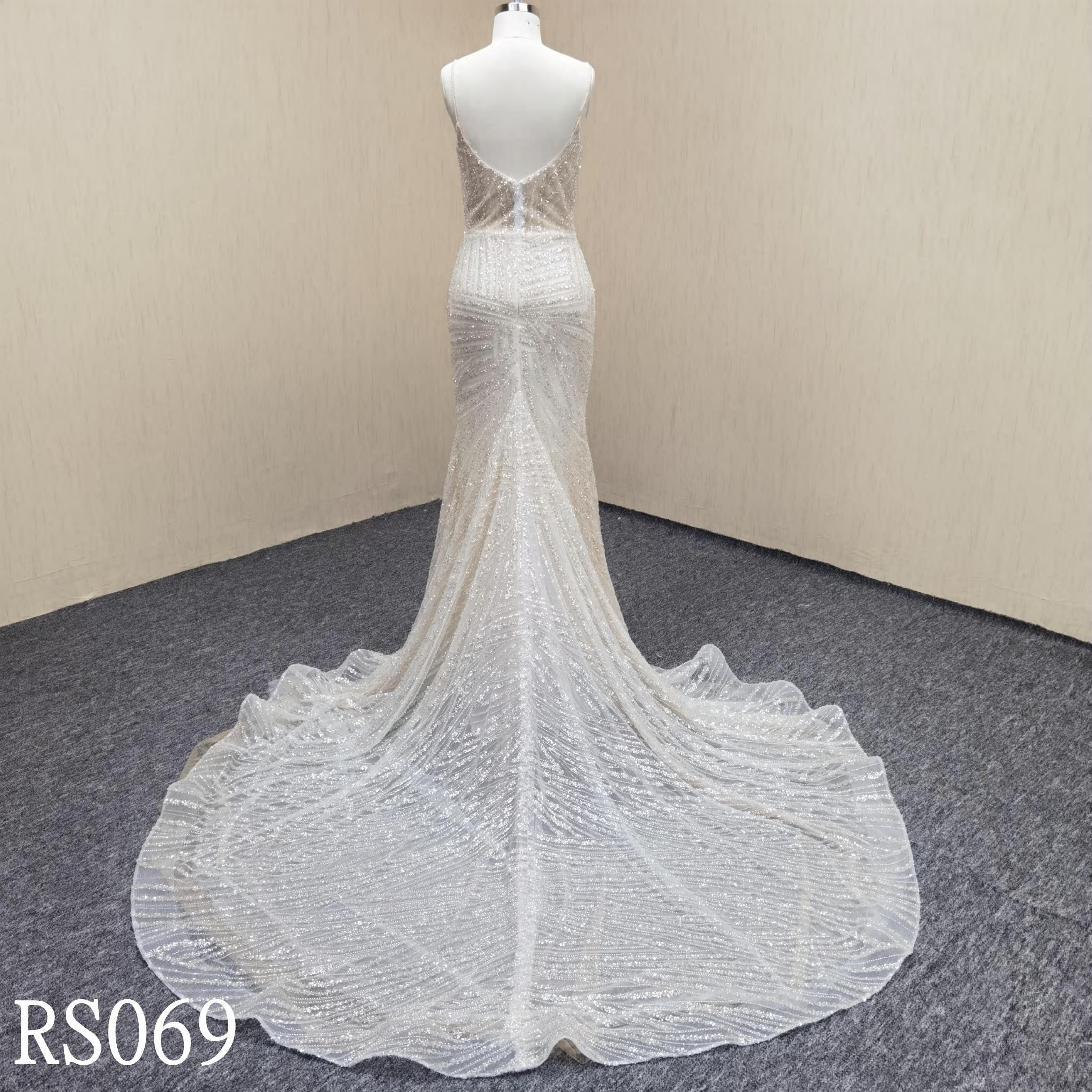 RS104 Elegant V-neck mermaid applique lace dress with  button back wedding dress
