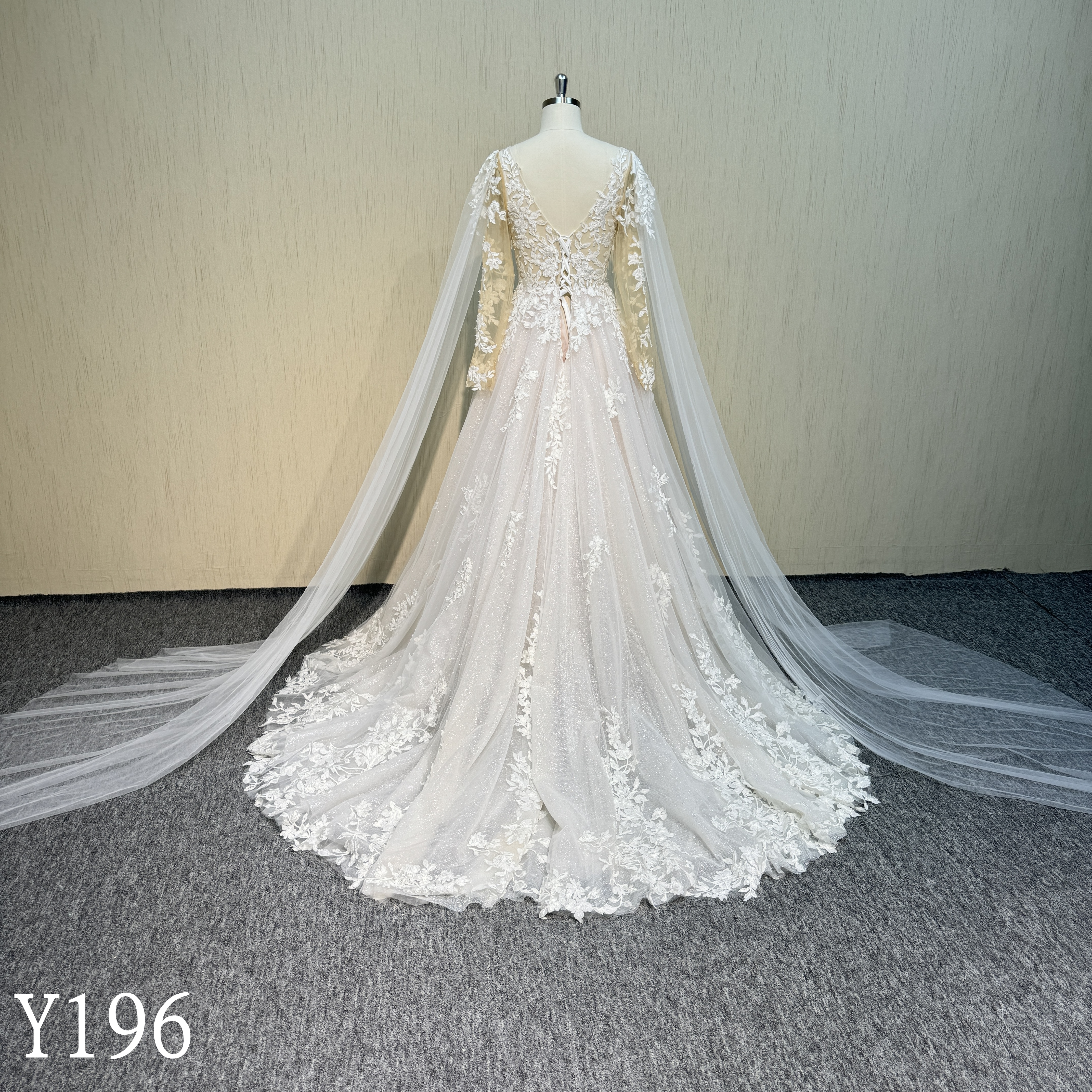 Y196 Long sleeves Square collar Neckline Wedding Gowns with applique Wedding Dress made in China