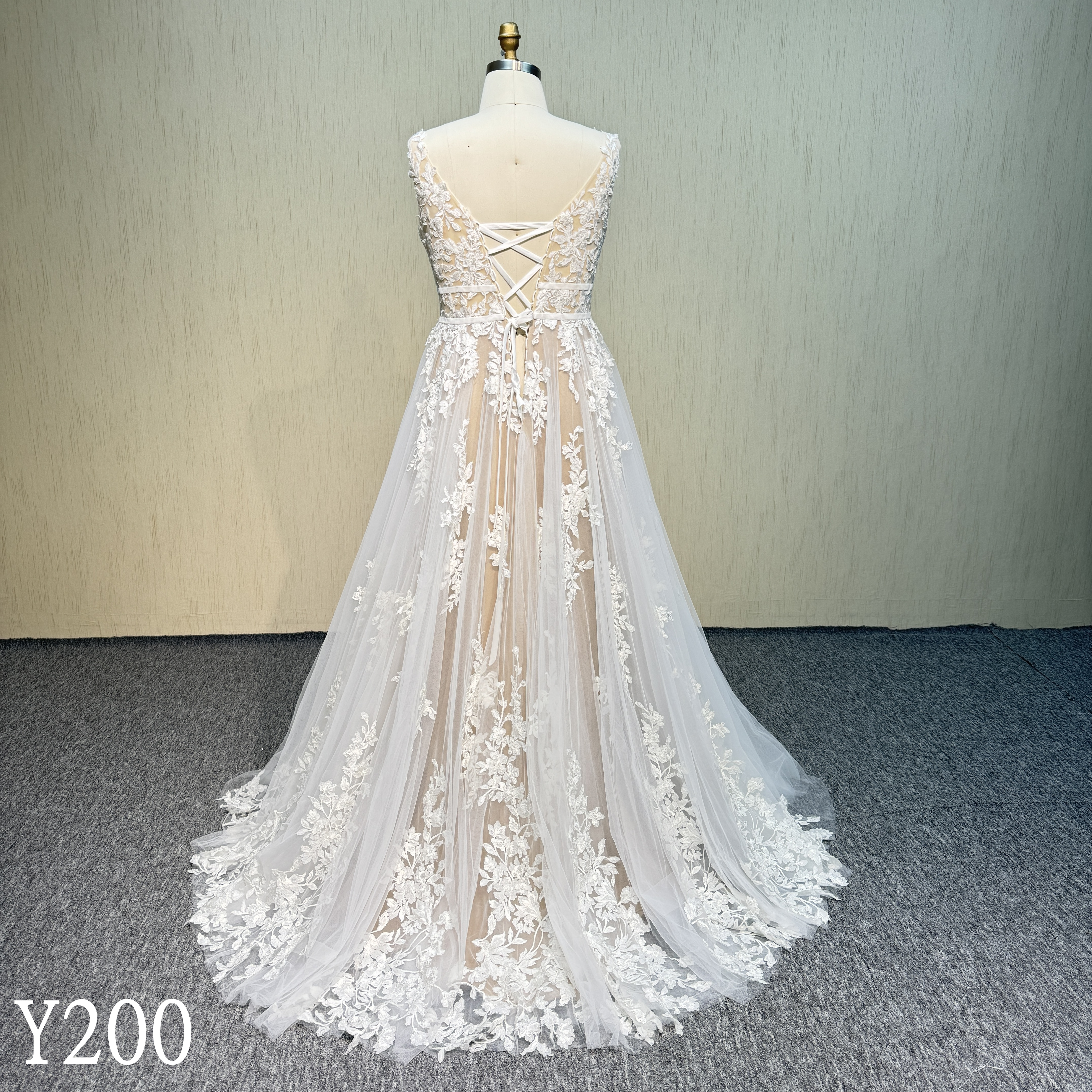 Y200  V-neck  Sleeveless Lace up Wedding Dresses with Applique made in China