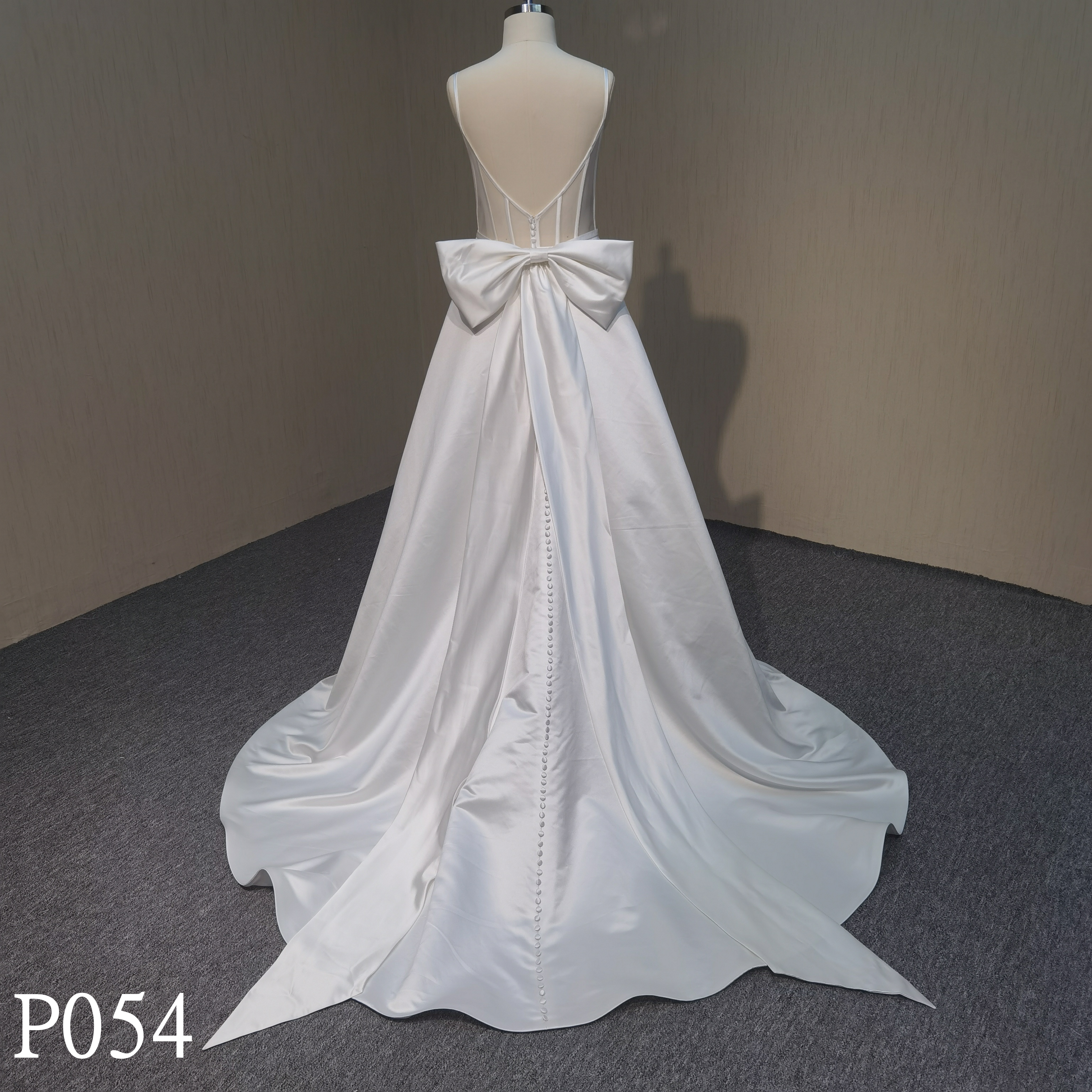 P054  V-neck  Sleeveless  Wedding Dresses  made in China