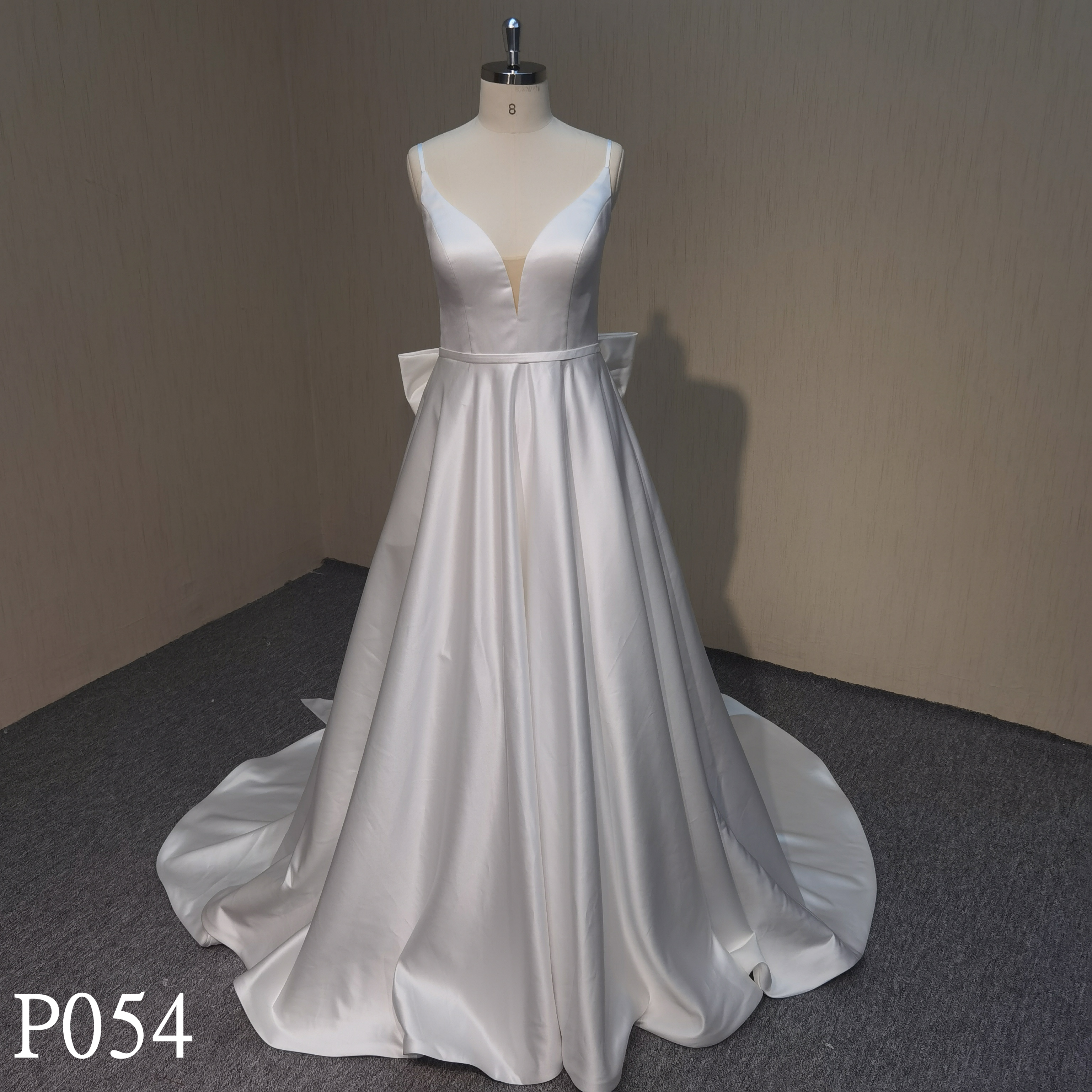 P054  V-neck  Sleeveless  Wedding Dresses  made in China