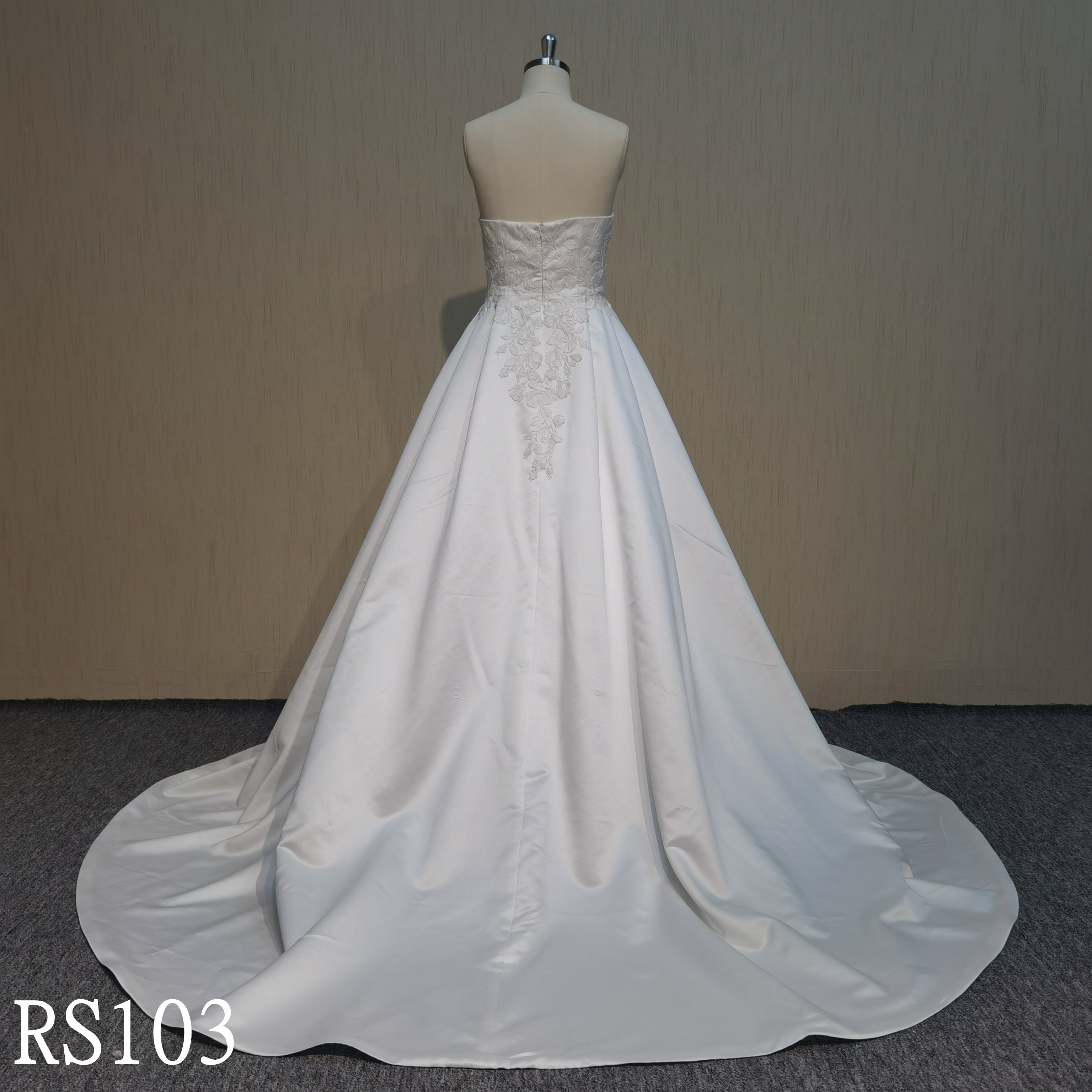RS103 Sleeveless  Bridal Wedding Dresses With applique
