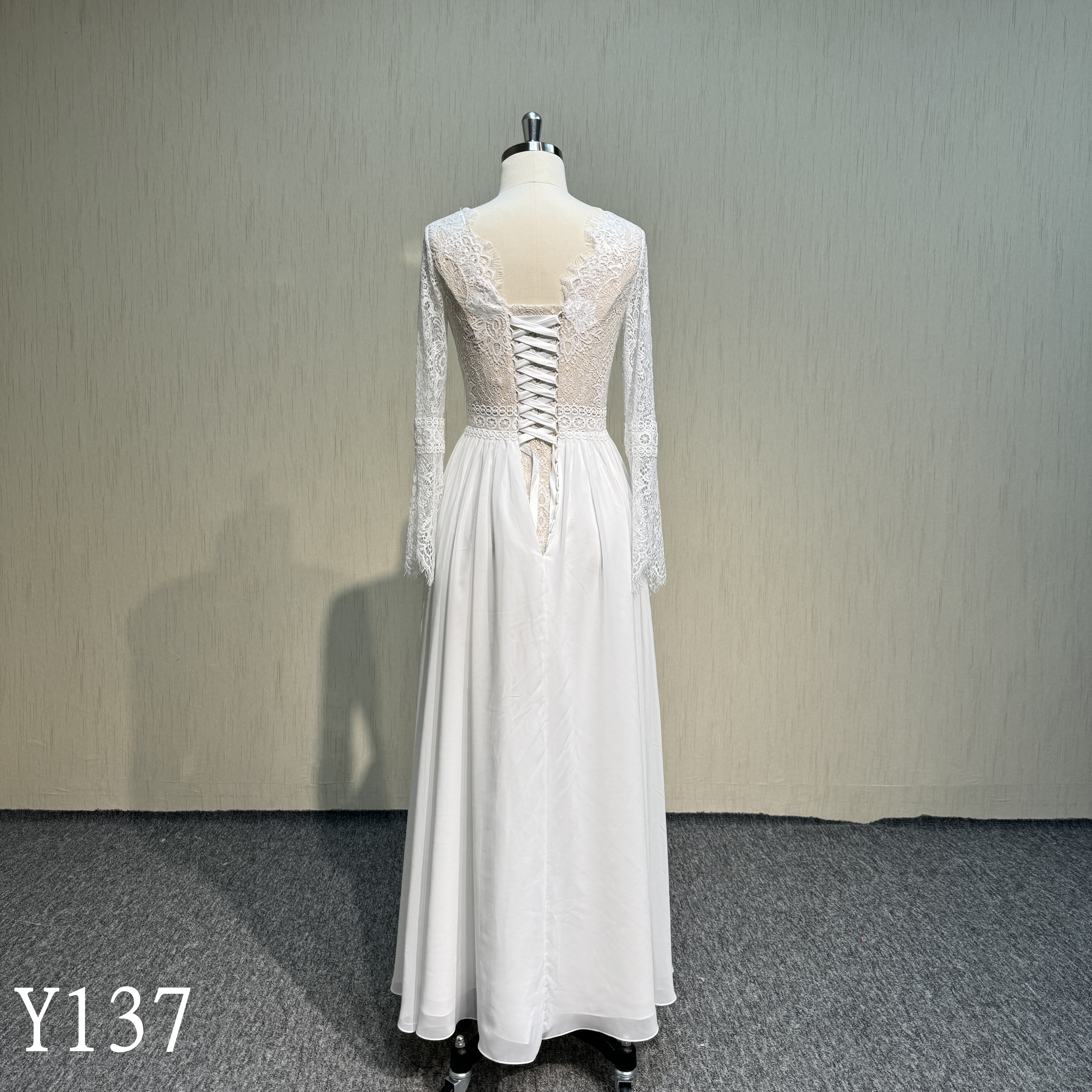 Y137 Elegant Lace up skirt  Long sleeves Wedding Dresses  made in China