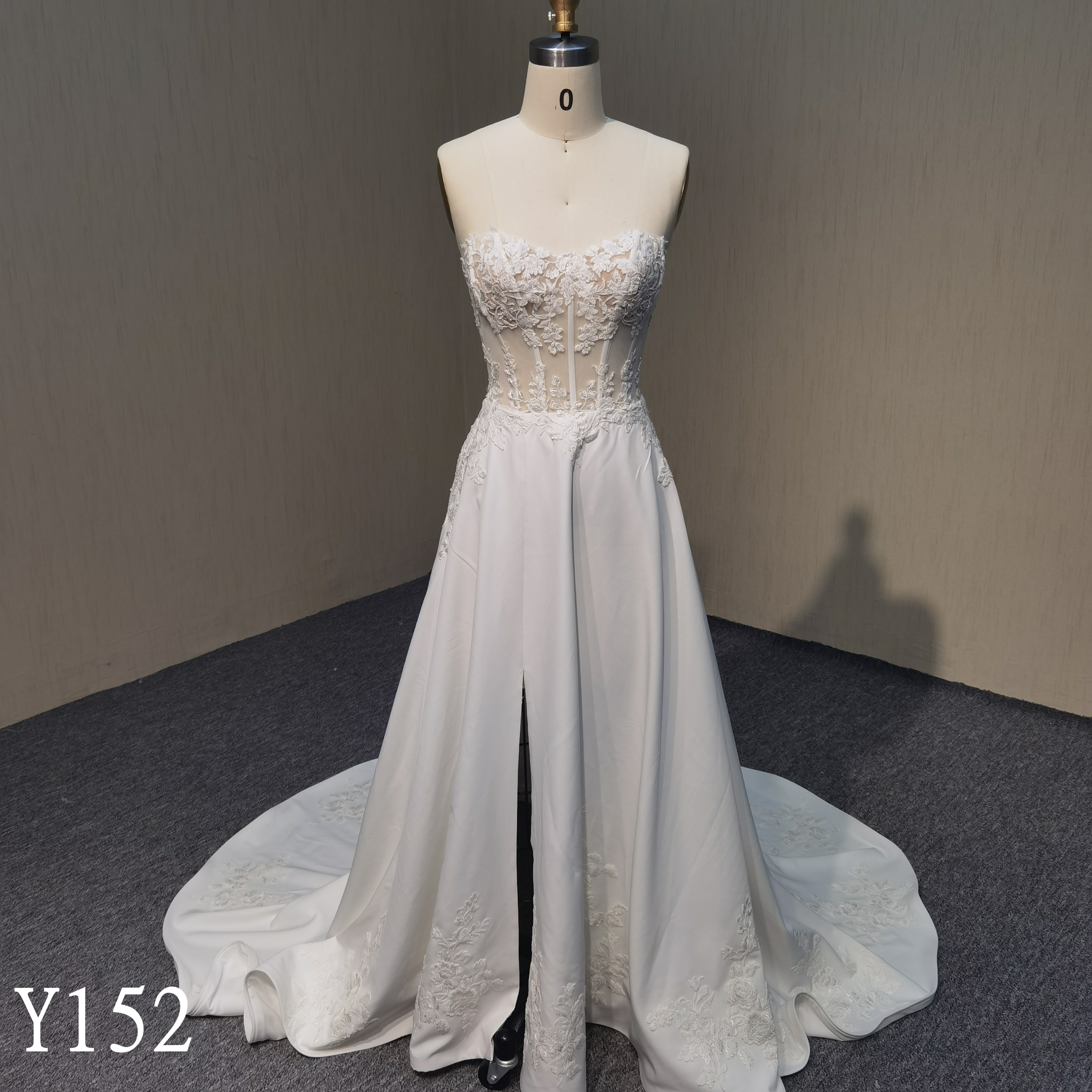 Y152 Elegant sleeveless Wedding Dresses  made in China