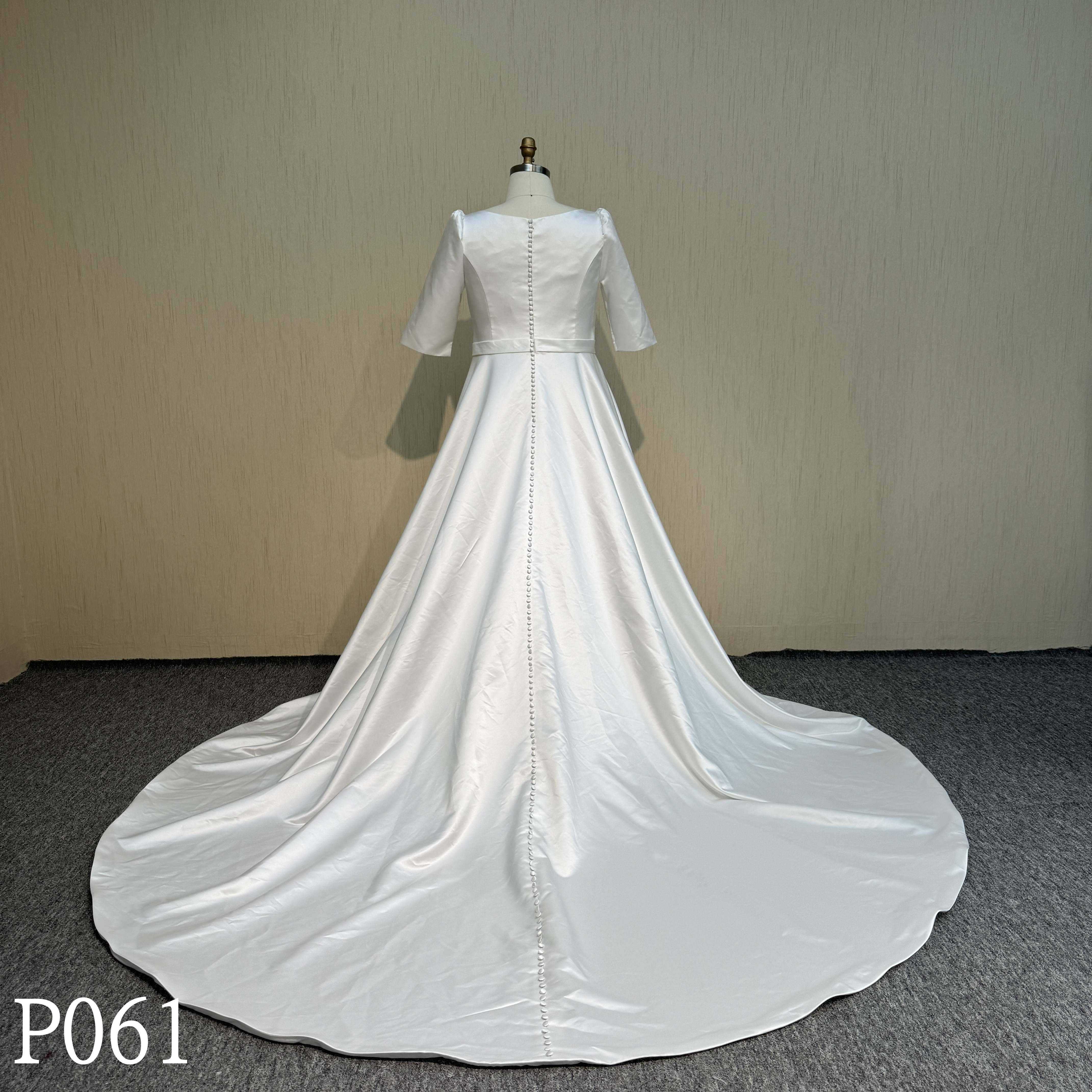 P061 Half slevees  Wedding dresses  made in China Simple design