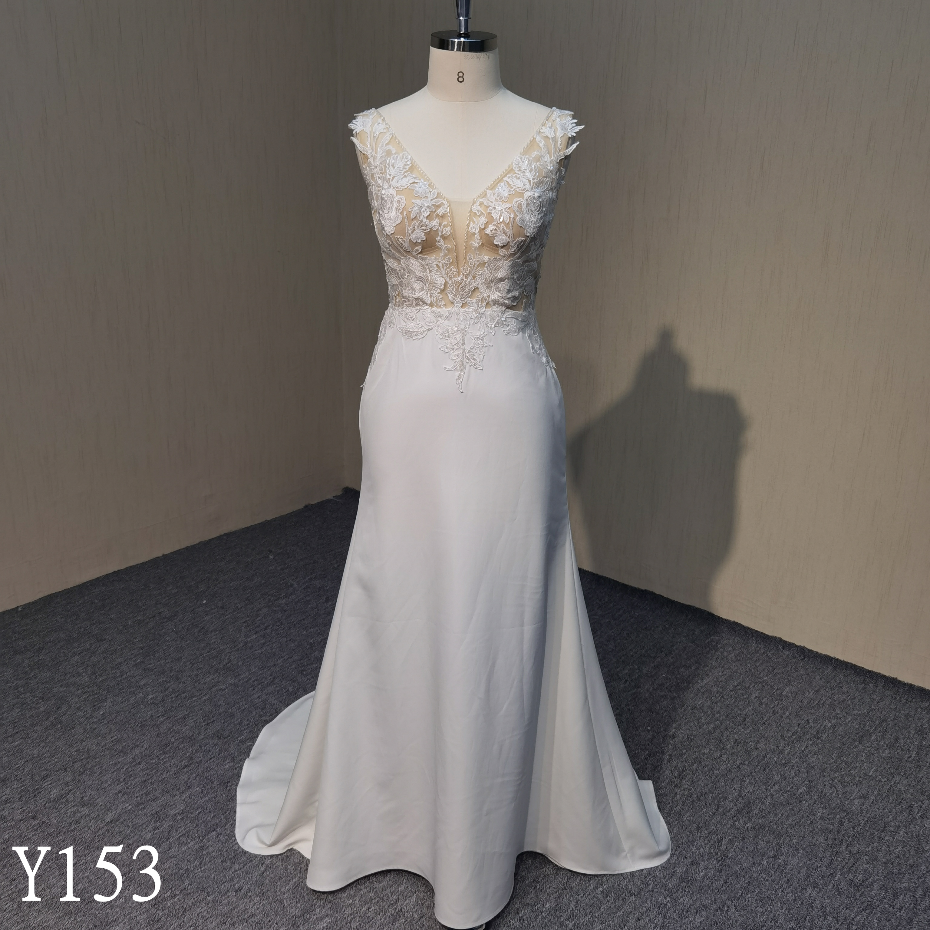Y153 Applique  mermaid dress with  v-neck zipper back wedding dress