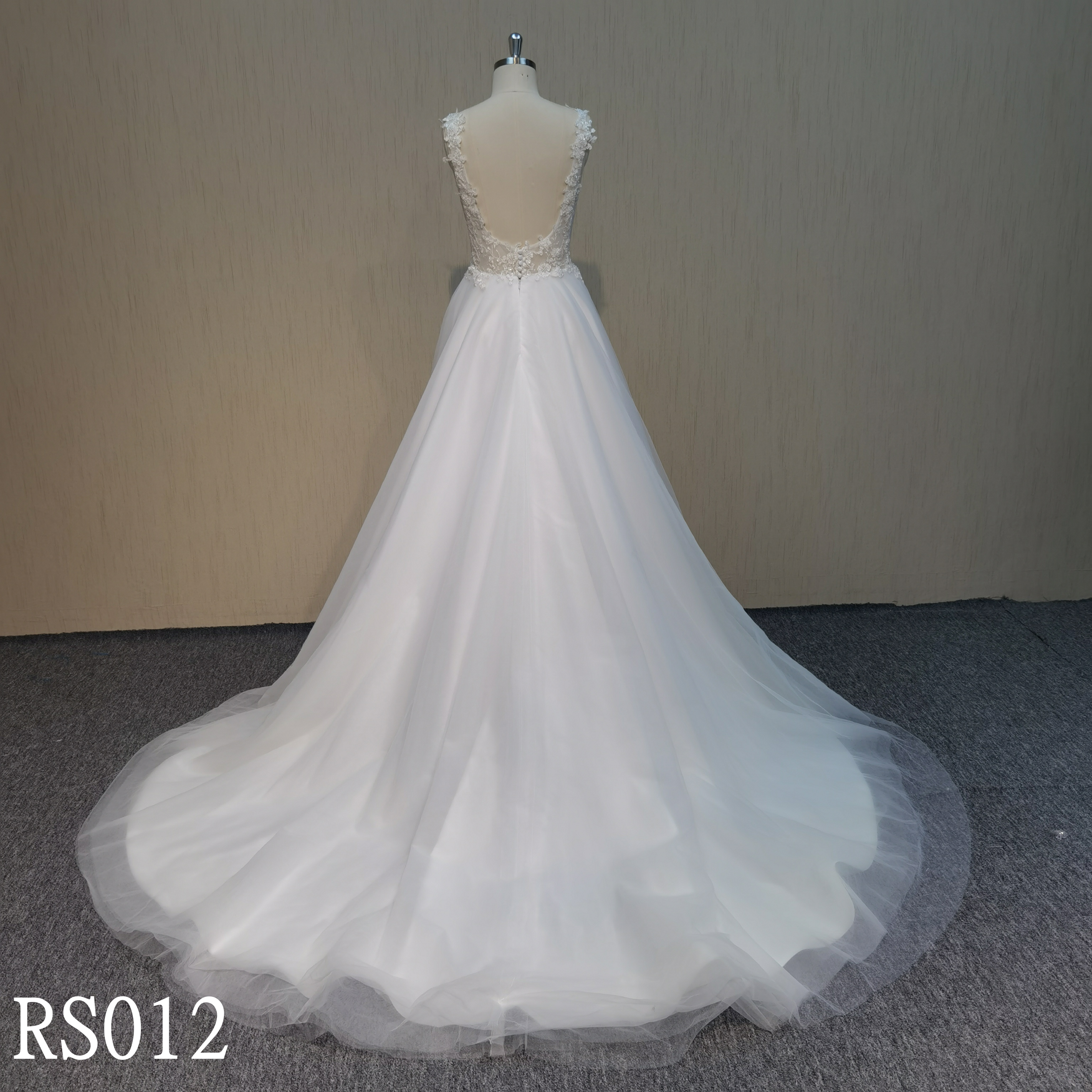 RS012 Round Neck Beading Wedding dress with Applique for Woman