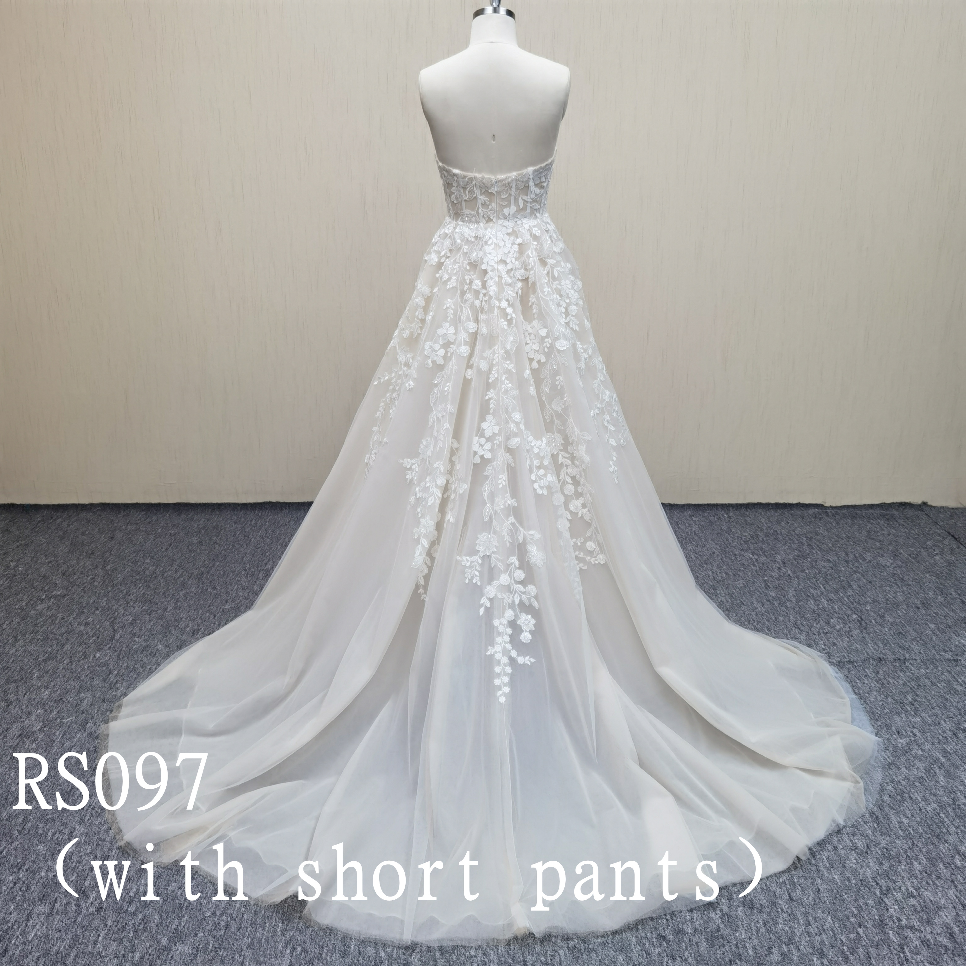 Y238  Sweetheart Neck Wedding Dress with Applique Lace and Slit for Woman