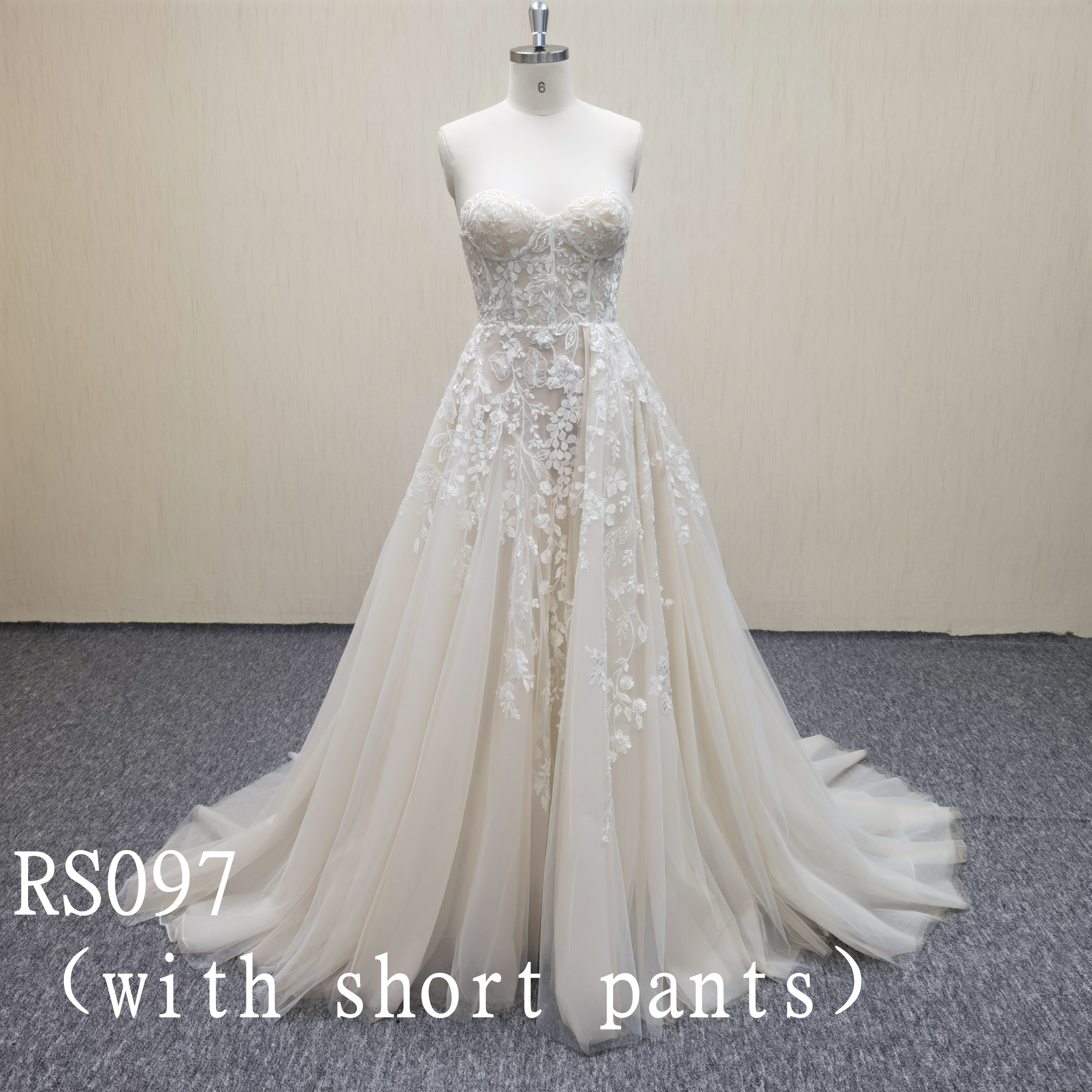 Y238  Sweetheart Neck Wedding Dress with Applique Lace and Slit for Woman