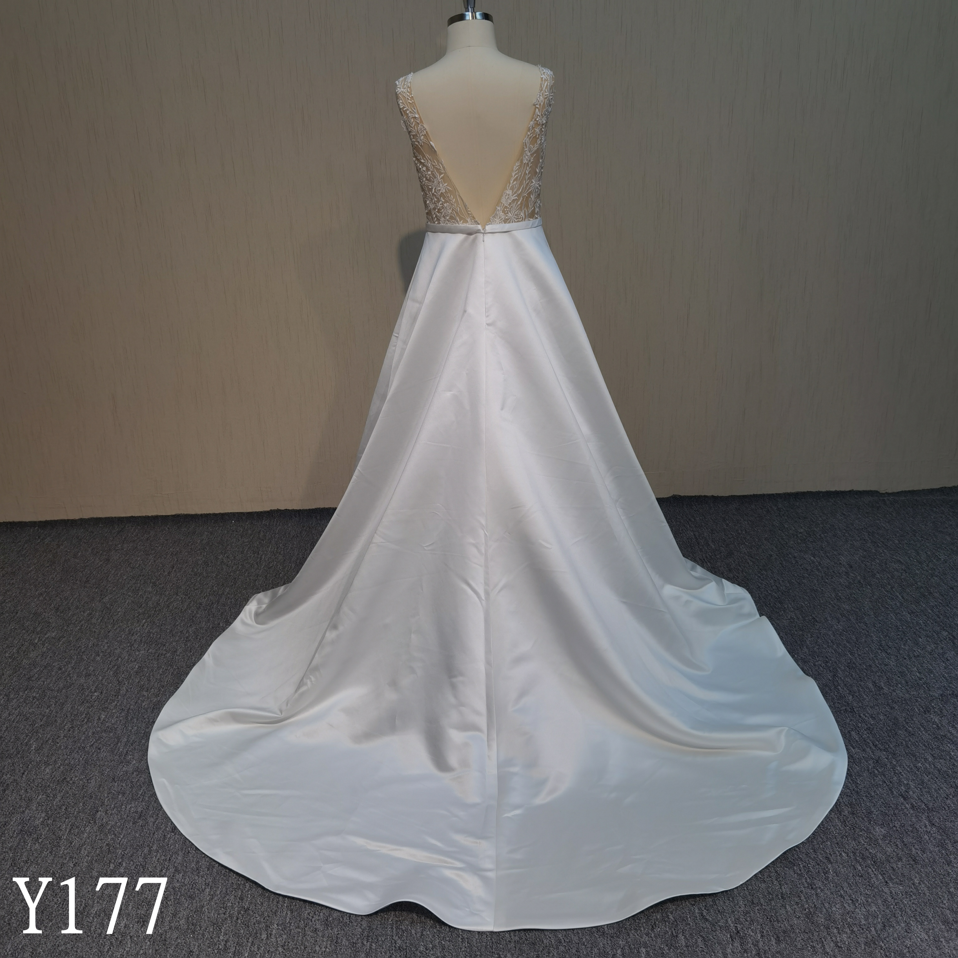 Y177 Elegant Design V-neck Satin wedding dress with applique made in China